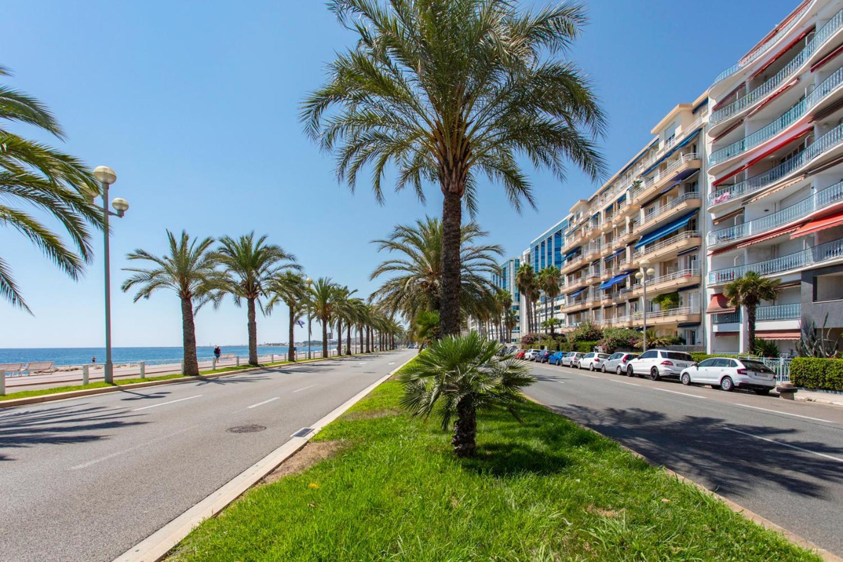 L54 1bdr Promenade Sea View Ac & Balcony * Nice