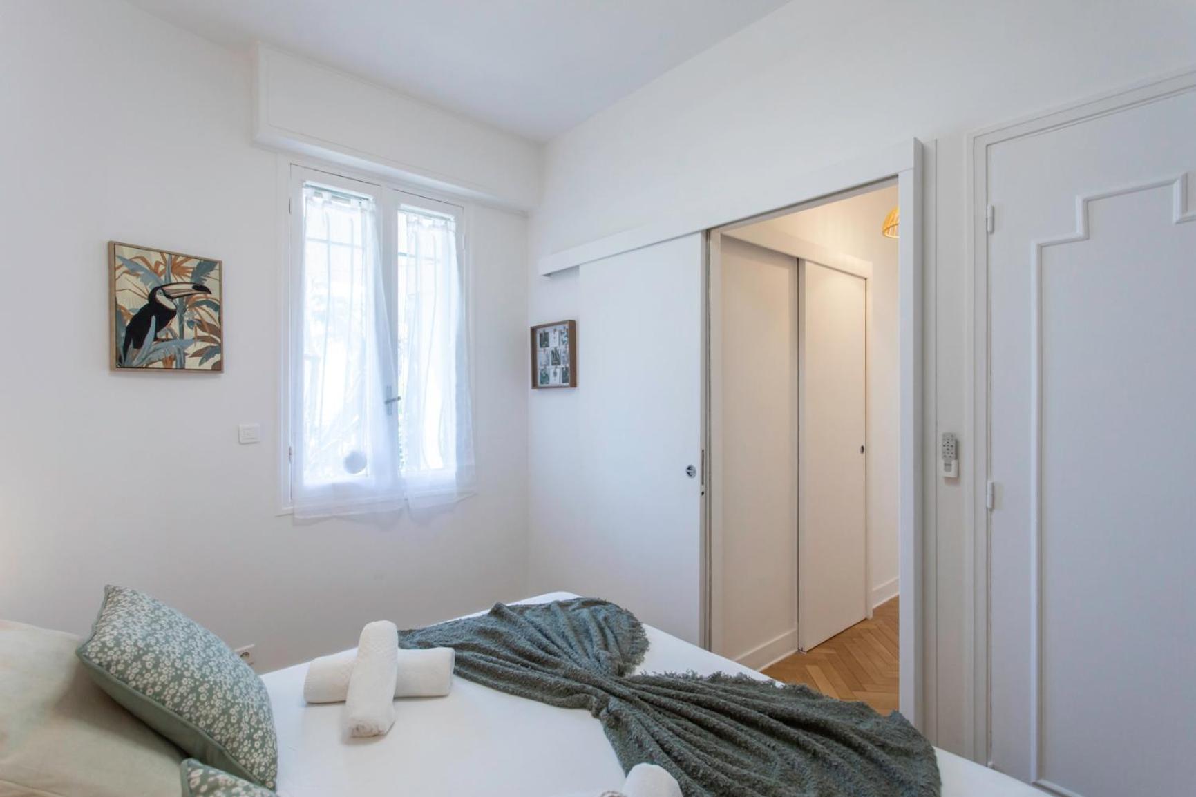 L54 1bdr Promenade Sea View Ac & Balcony
