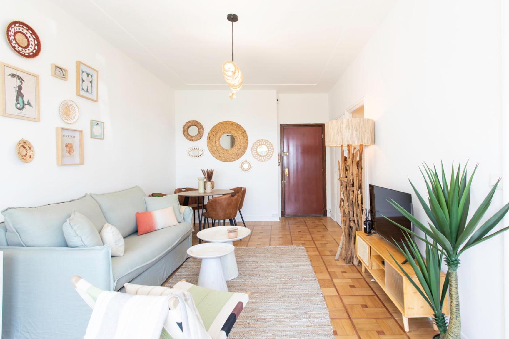 L54 1bdr Promenade Sea View Ac & Balcony Apartment *