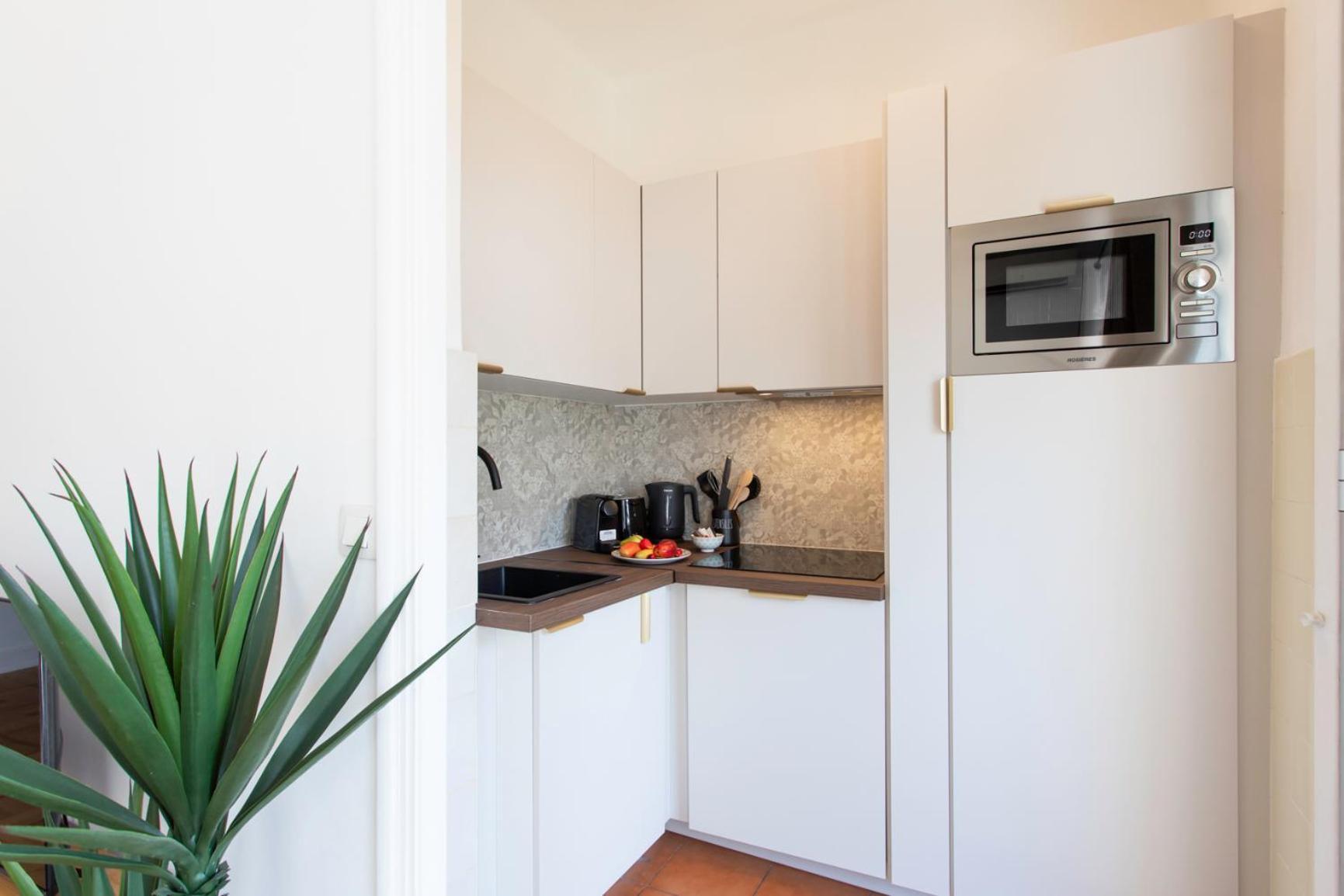 L54 1bdr Promenade Sea View Ac & Balcony Apartment