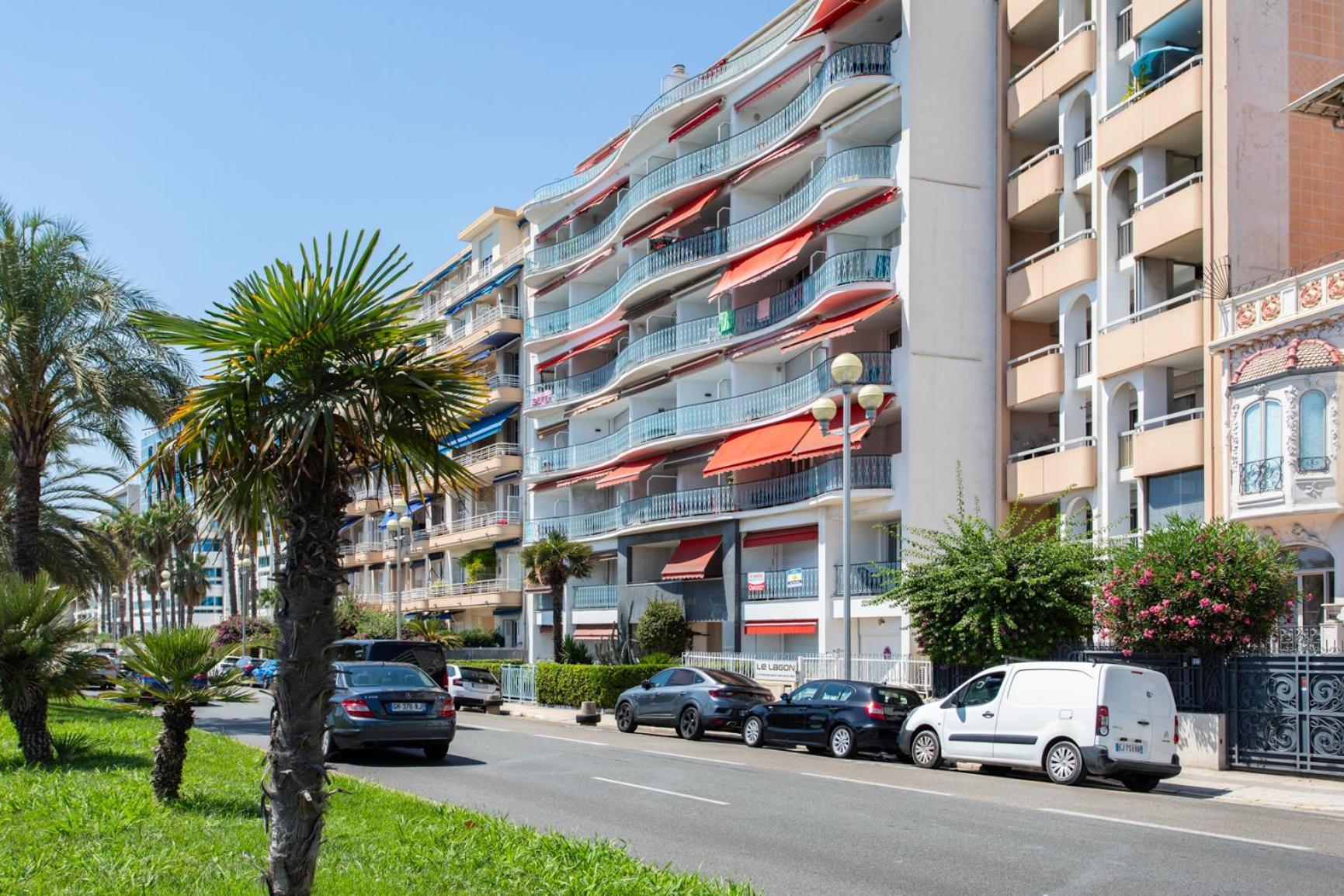 L54 1bdr Promenade Sea View Ac & Balcony Nice