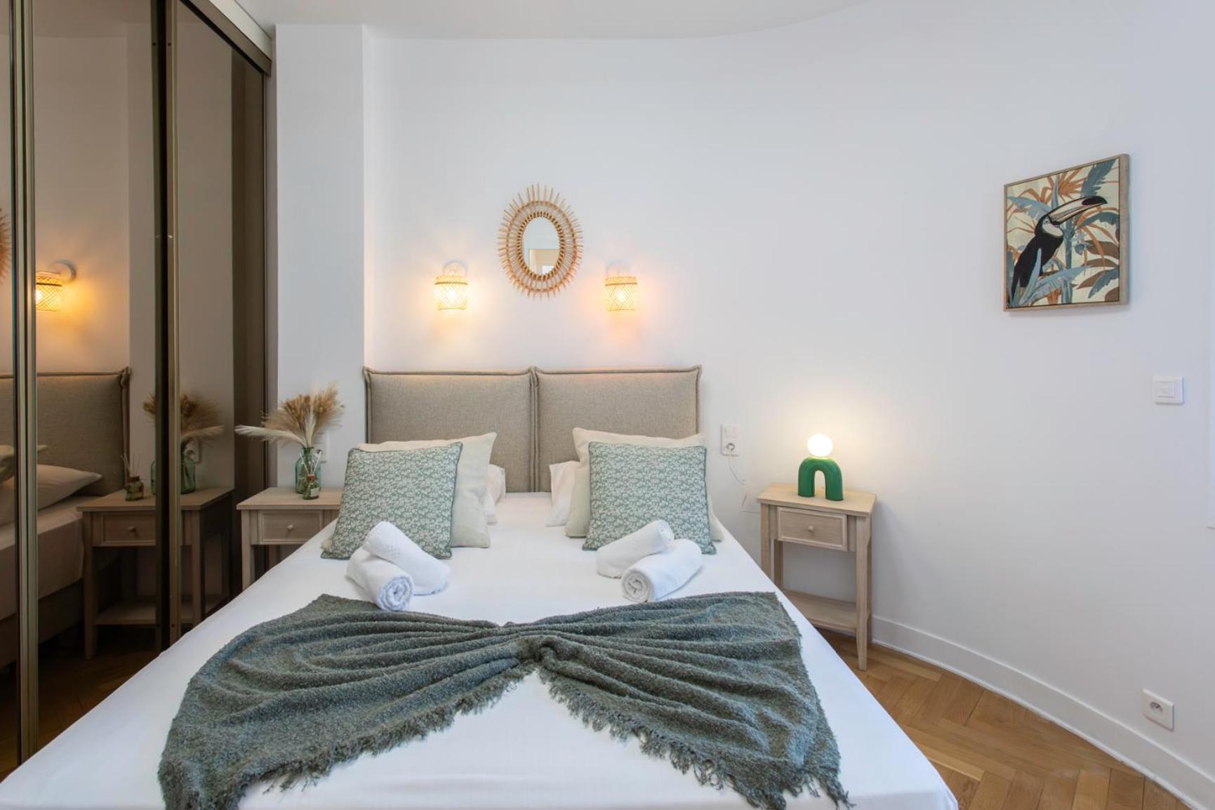 L54 1bdr Promenade Sea View Ac & Balcony Apartment