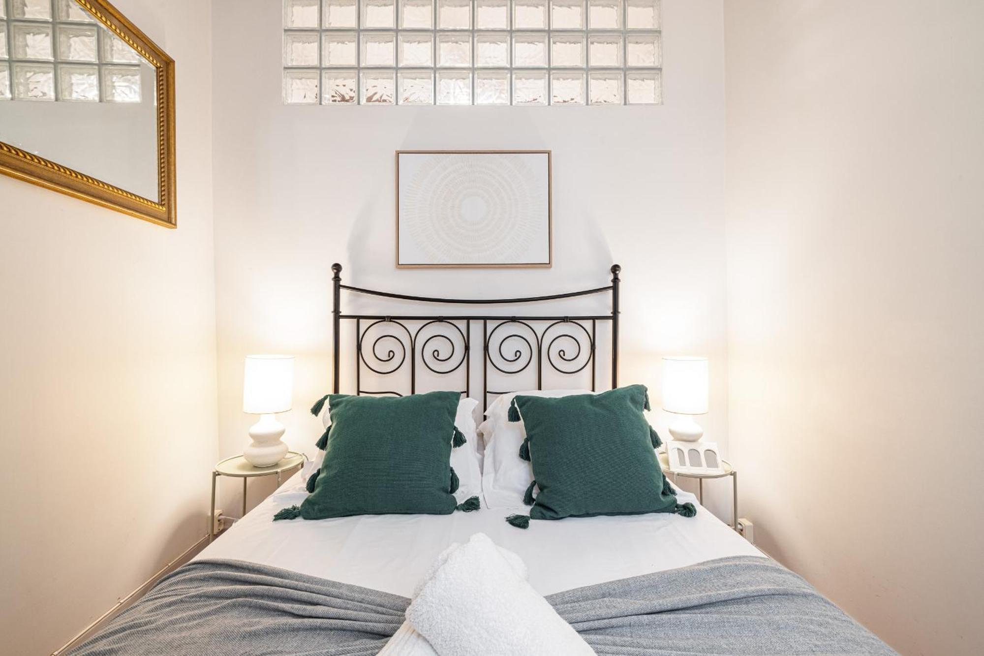 2 Bdr With Independent - Old Town Apartment *