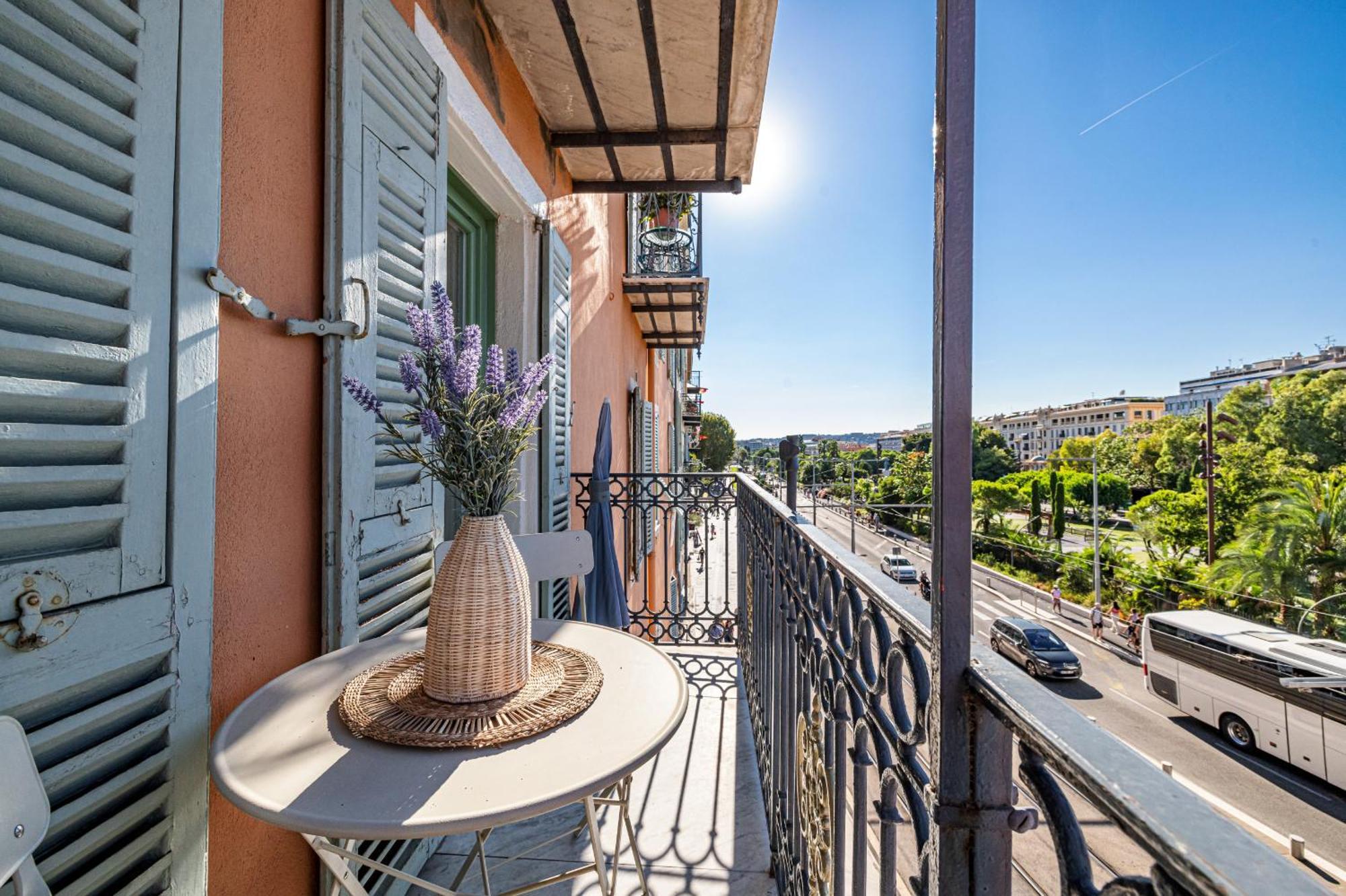 2 Bdr Panoramic View On Gardens Apartment Nice