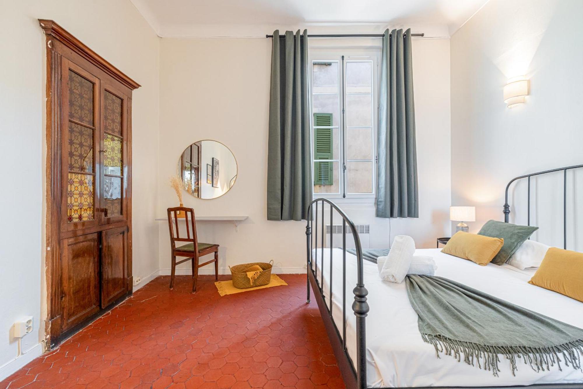 2 Bdr Panoramic View On Gardens Nice