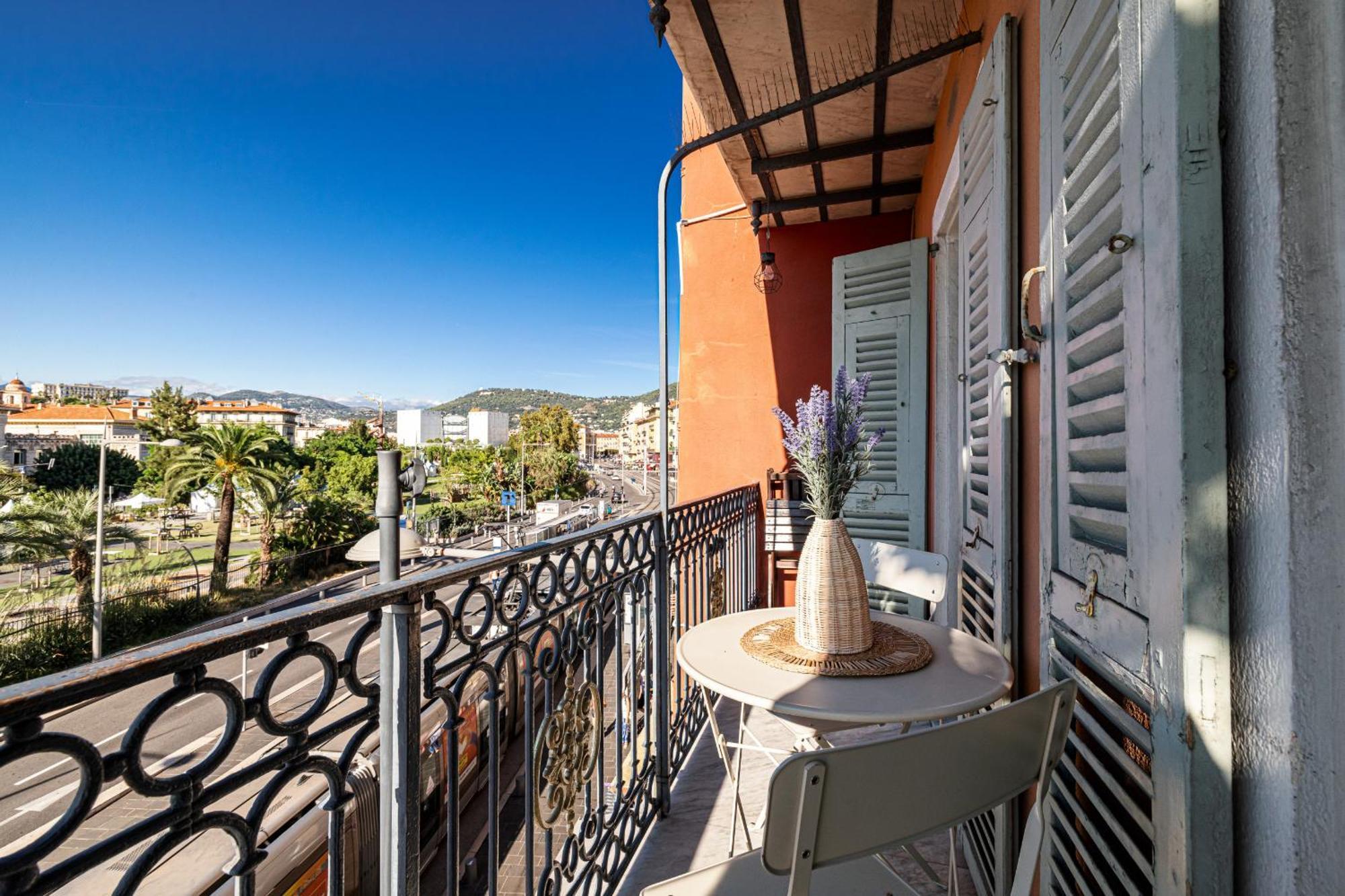 2 Bdr Panoramic View On Gardens * Nice
