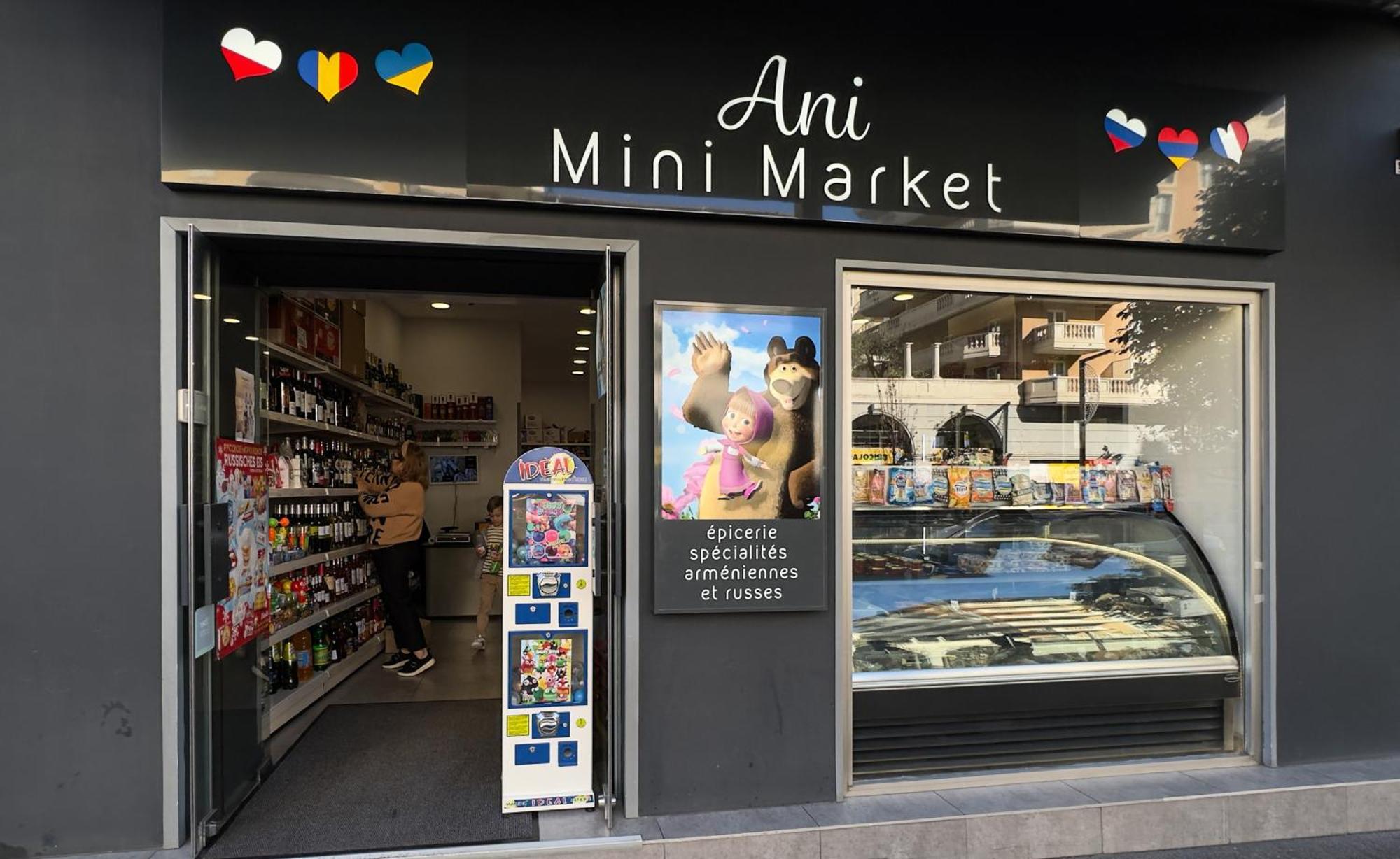 Luxury On Promenade Des In Nice