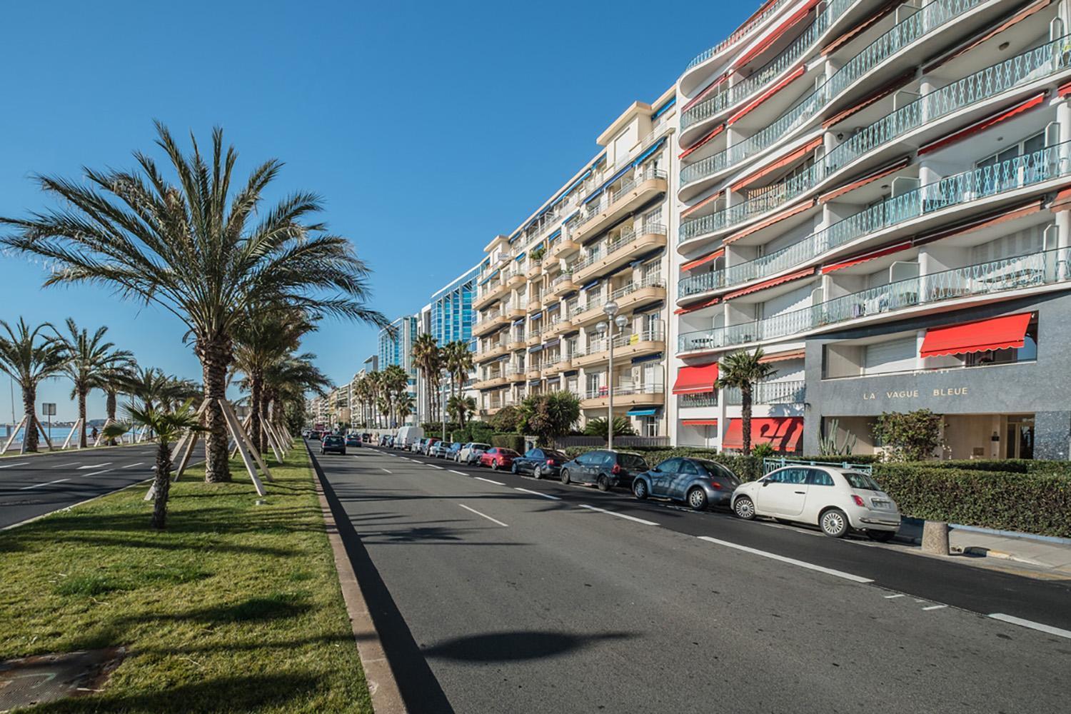 Luxury On Promenade Des In *
