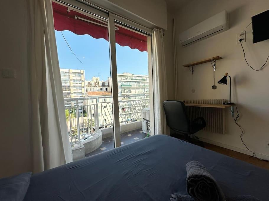 Avec 4 Doubles - Proche De La Mer, Des Transports Et De La Promenade Des *