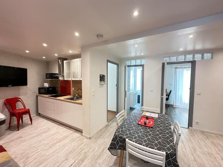 Avec 4 Doubles - Proche De La Mer, Des Transports Et De La Promenade Des Apartment