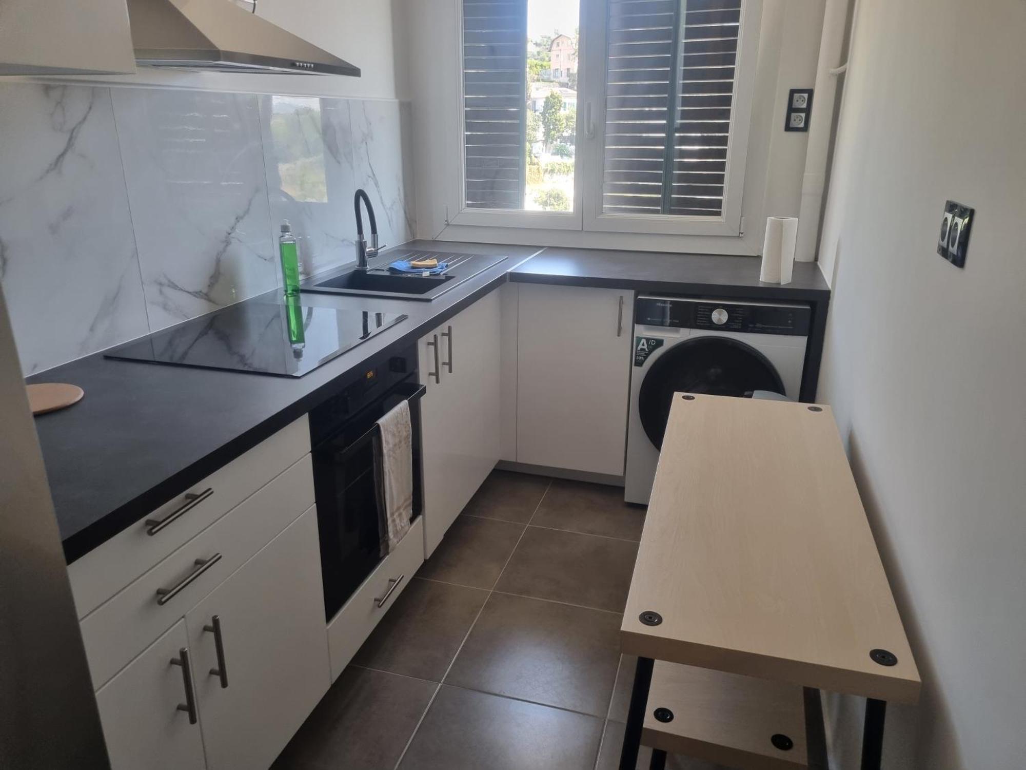 Privative Renove 2024, Climatisation, Tramway Sur Place , 12 Min Centre, 16 Min Plage, Apercu Lateral Mer, 2 Wc Avec 2 Salle De Bain, Private Renovated 2024, Air-conditioned , Tram On Spot, 2 Toilets And 2 Bathrooms