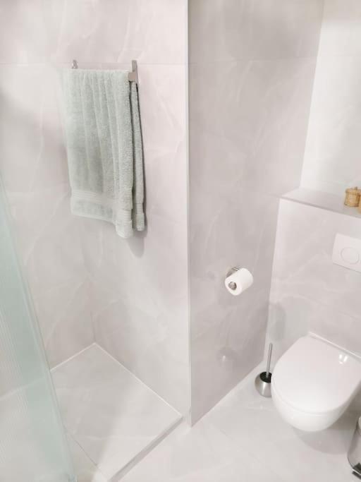 Apartment Chez L'hadriana, 2x Ac Clim Wi-fi,newly Renovated