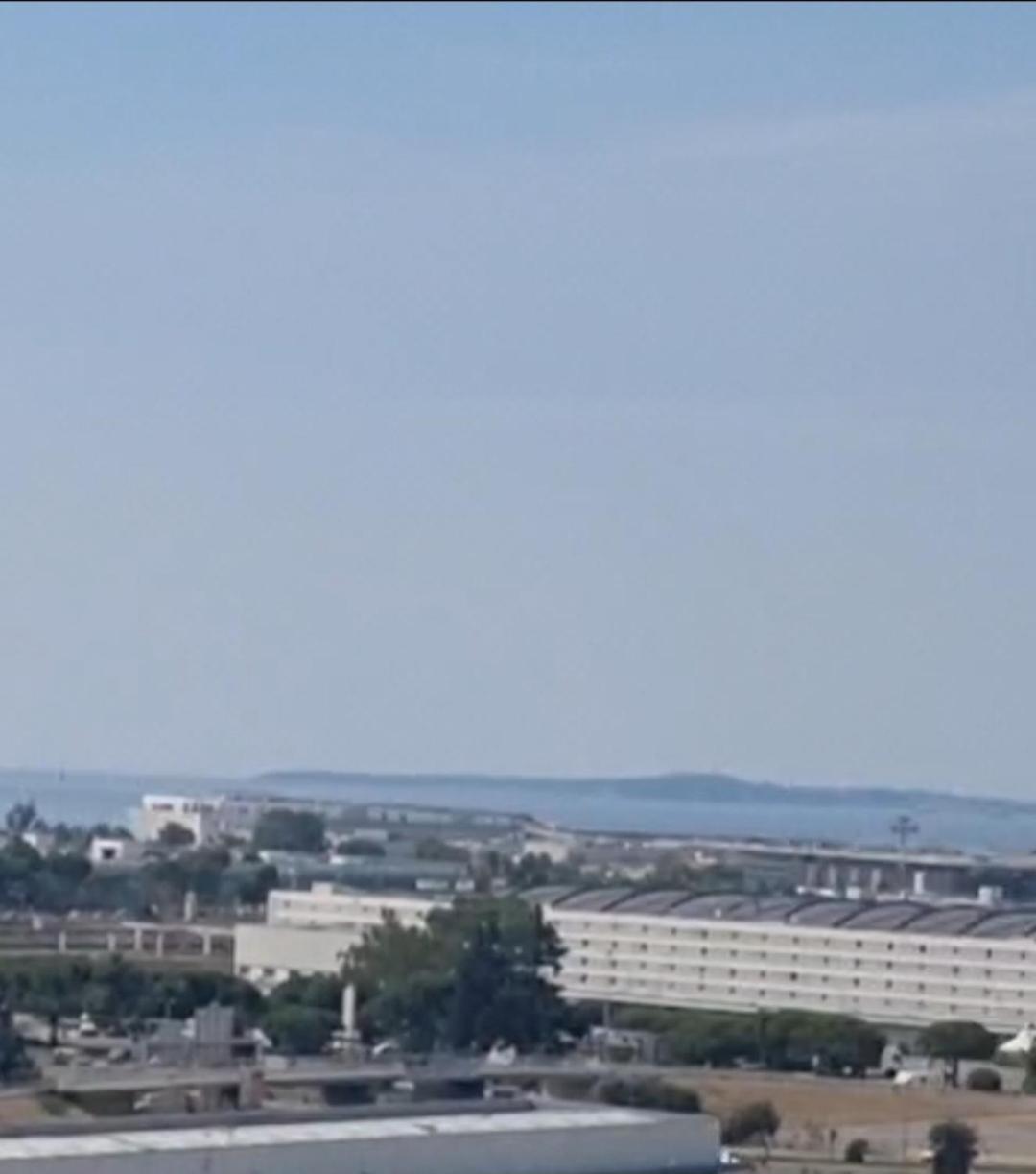 F2 F3 ,appartement Climatise Neuf, Magnifique Vue Sur Et Aeroport, Proche Tram Et Gare Sncf 1 Min,aeroport 3 Minutes, 2or3 Rooms, New Ac Apartment, Magnificent Sea And Airport Views, Close To Tram And Sncf Train Station 1 Min, Airport 3 Min * Nice