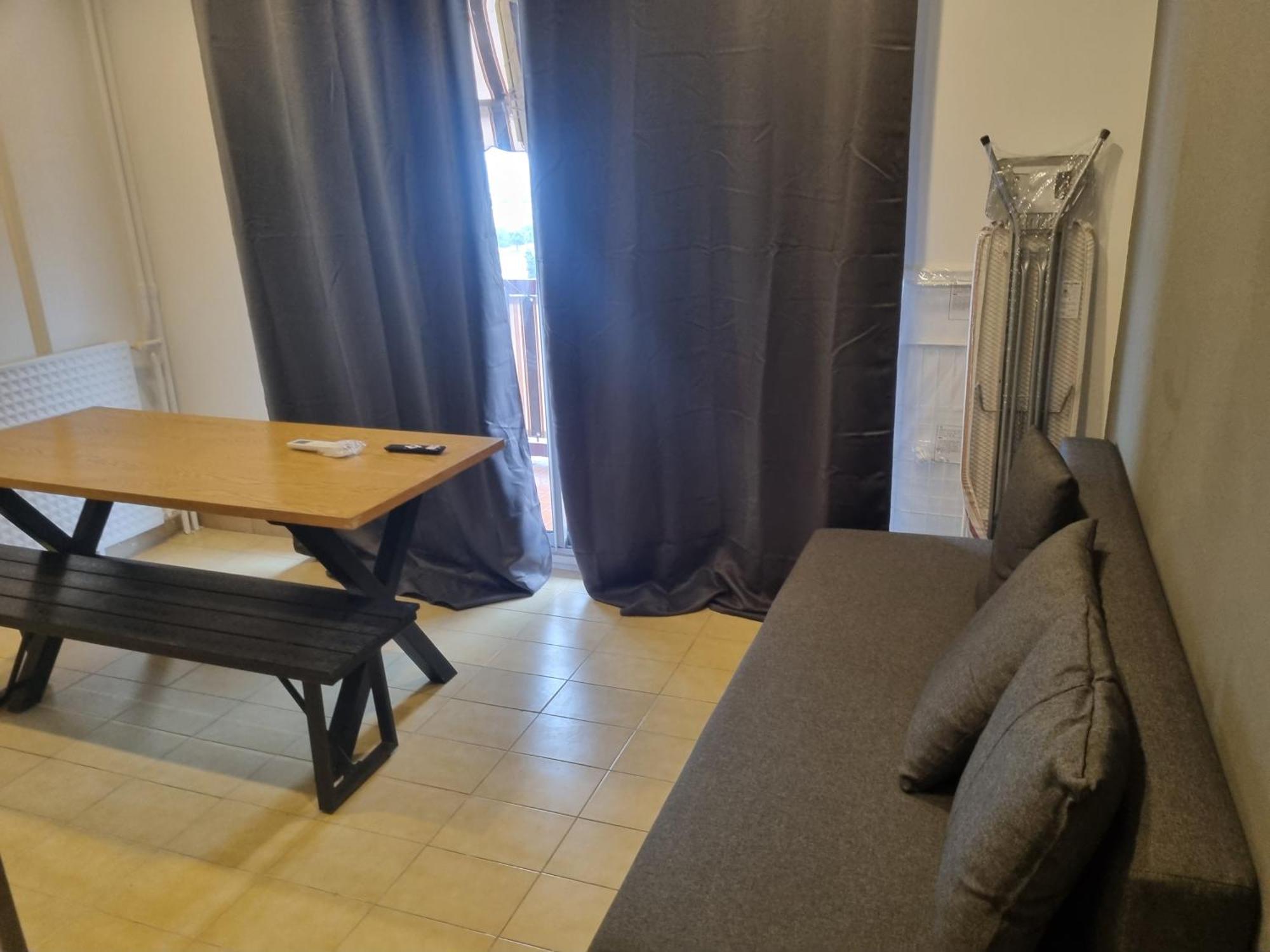 F2 F3 ,appartement Climatise Neuf, Magnifique Vue Sur Et Aeroport, Proche Tram Et Gare Sncf 1 Min,aeroport 3 Minutes, 2or3 Rooms, New Ac Apartment, Magnificent Sea And Airport Views, Close To Tram And Sncf Train Station 1 Min, Airport 3 Min Apartment Nice