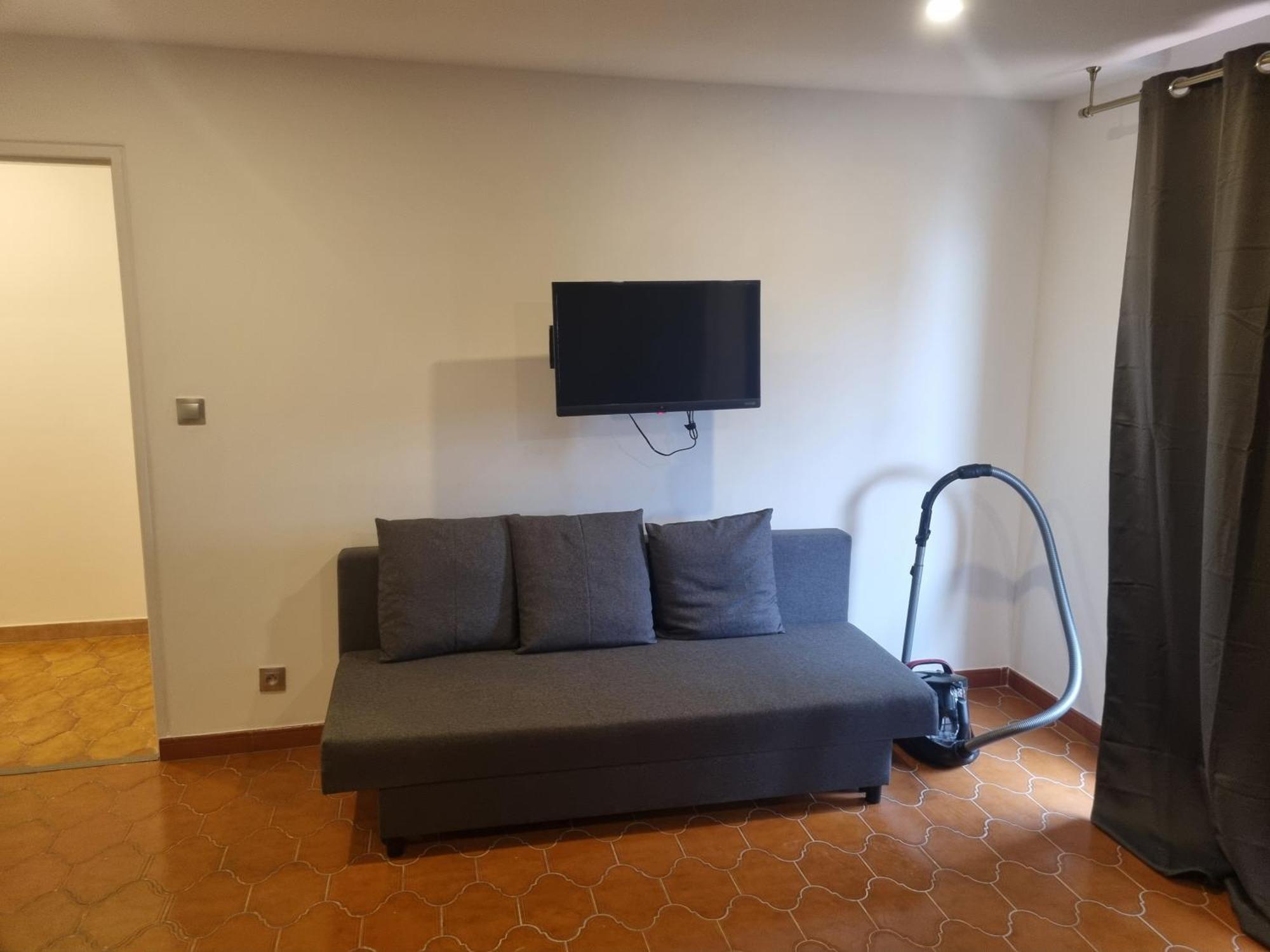 Apartment F3 ,appartement Climatise Neuf, Magnifique Vue Sur Et Aeroport, Proche Tram Et Gare Sncf 1 Min,aeroport 3 Minutes, 3 Rooms, New Ac Apartment, Magnificent Sea And Airport Views, Close To Tram And Sncf Train Station 1 Min, Airport 3 Min *