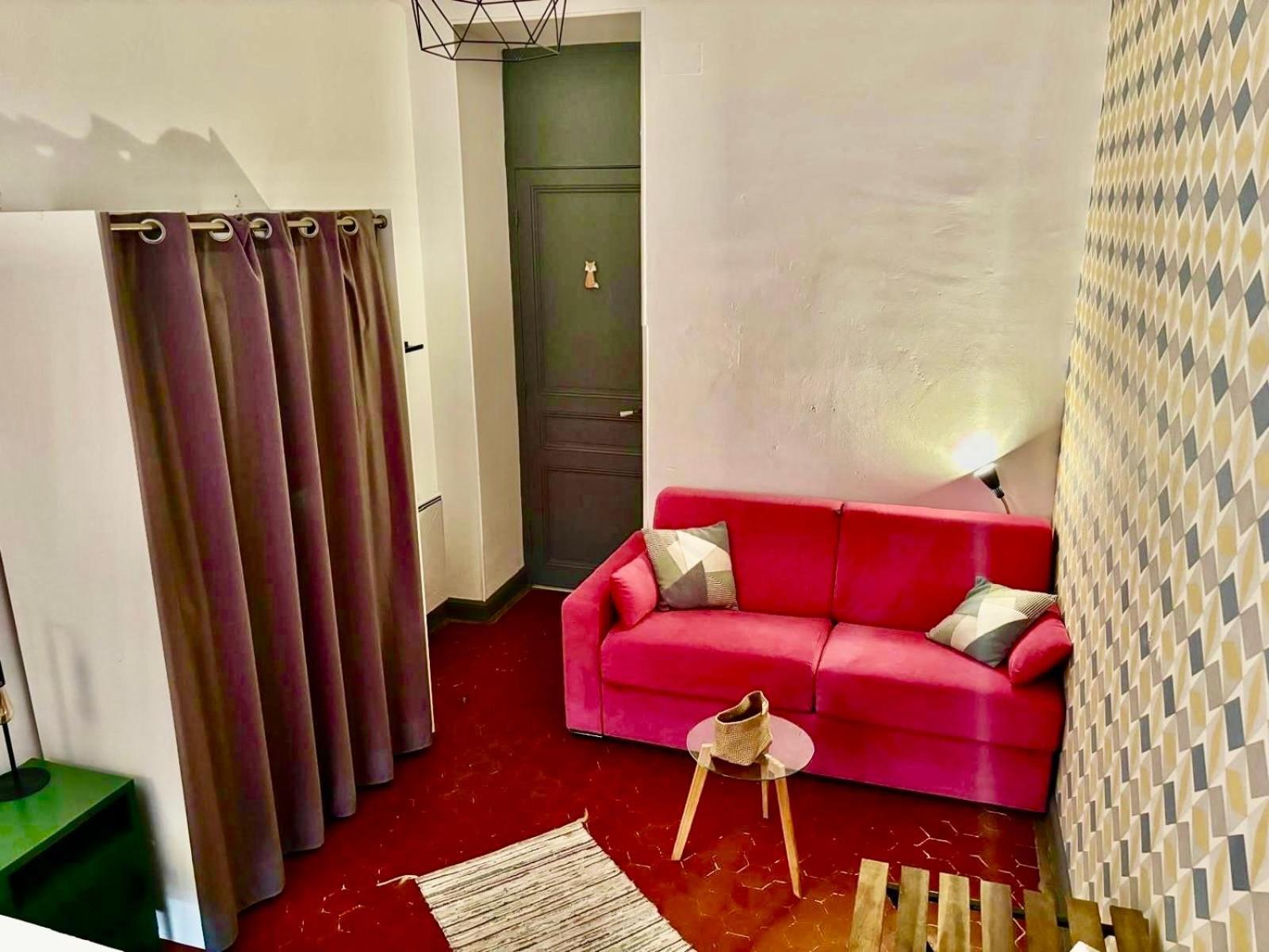 Gare Garibaldi République: Tranquil Private Near Tram