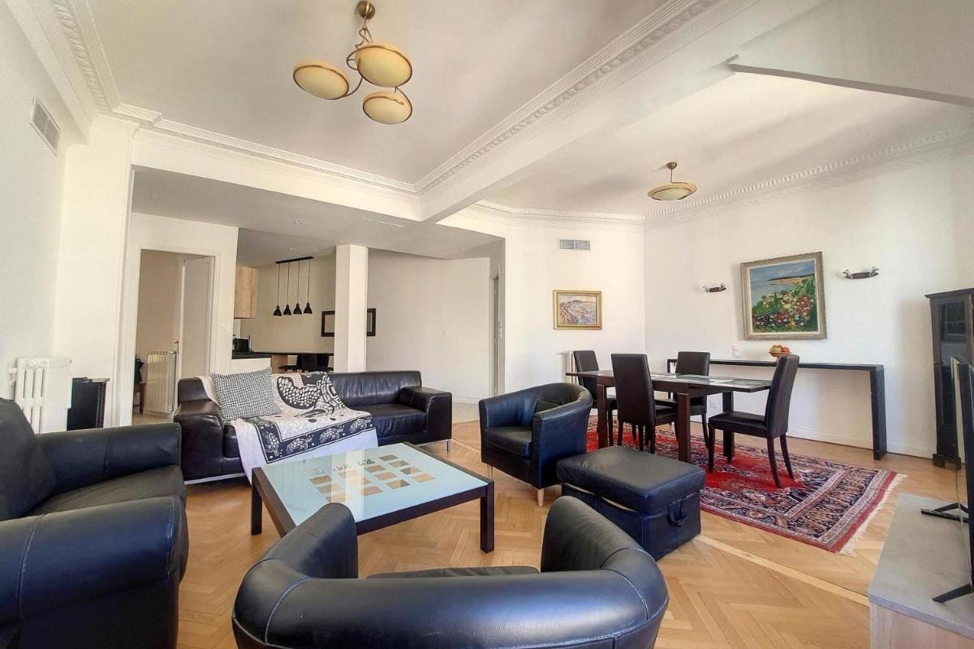 Apartment Bright Air-conditioned Flat In The Centre *