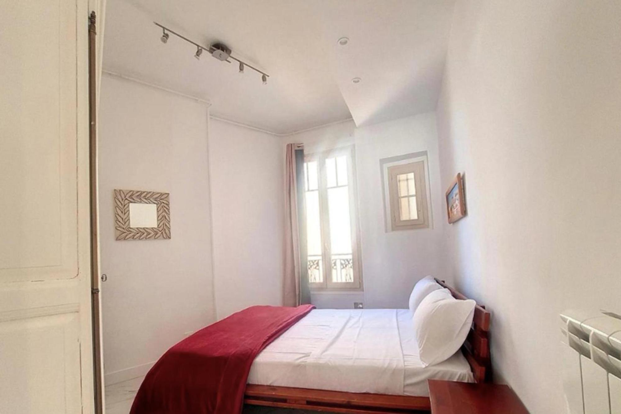 Apartment Bright Air-conditioned Flat In The Centre
