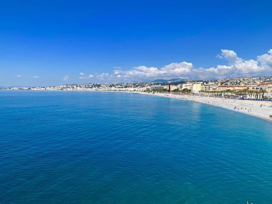 La Vague Bleue * Nice