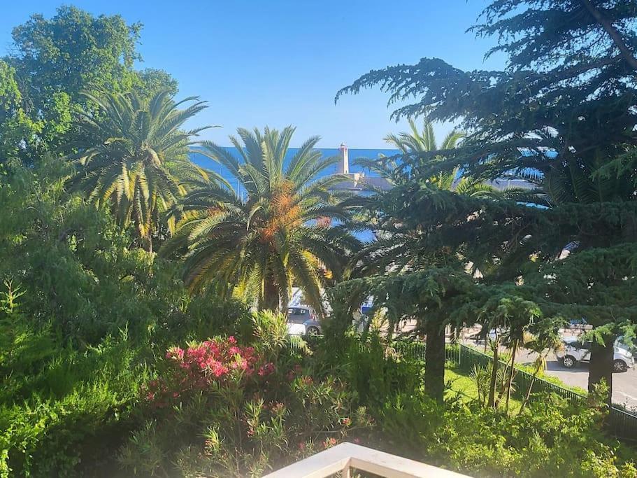 Free Parking, Private Bedroom And Bathroom With Seaview *