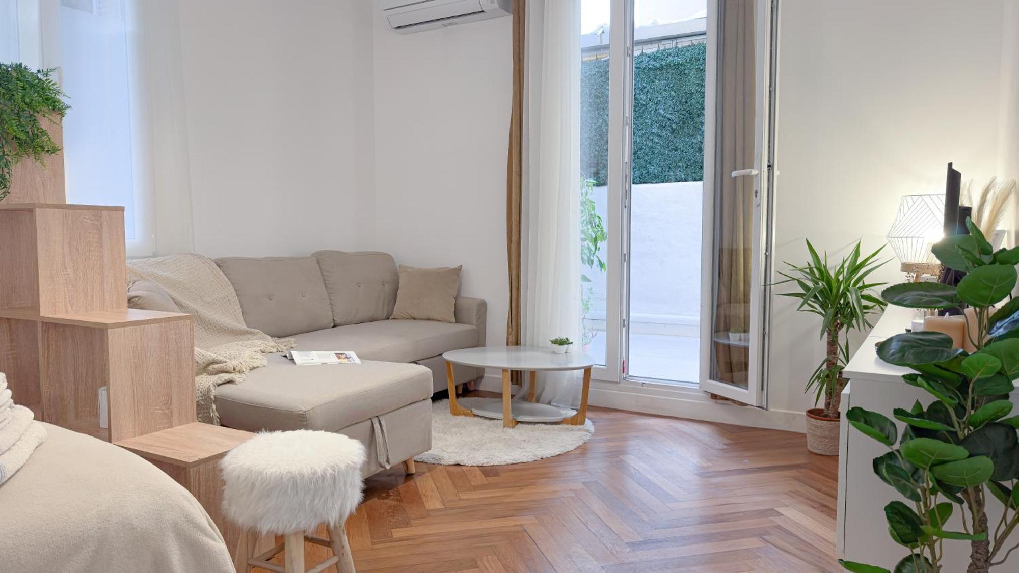 Apartment - Bright & Modern - Private Terrace - Aircon - Near Train & Nice