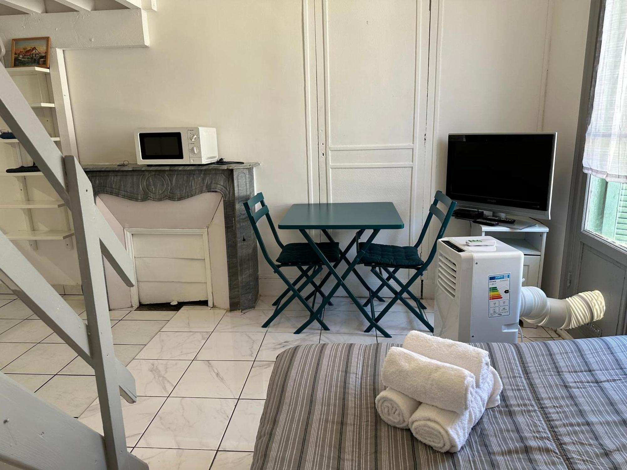 Capsule hotel Les Balconnets Ap3 Centre *