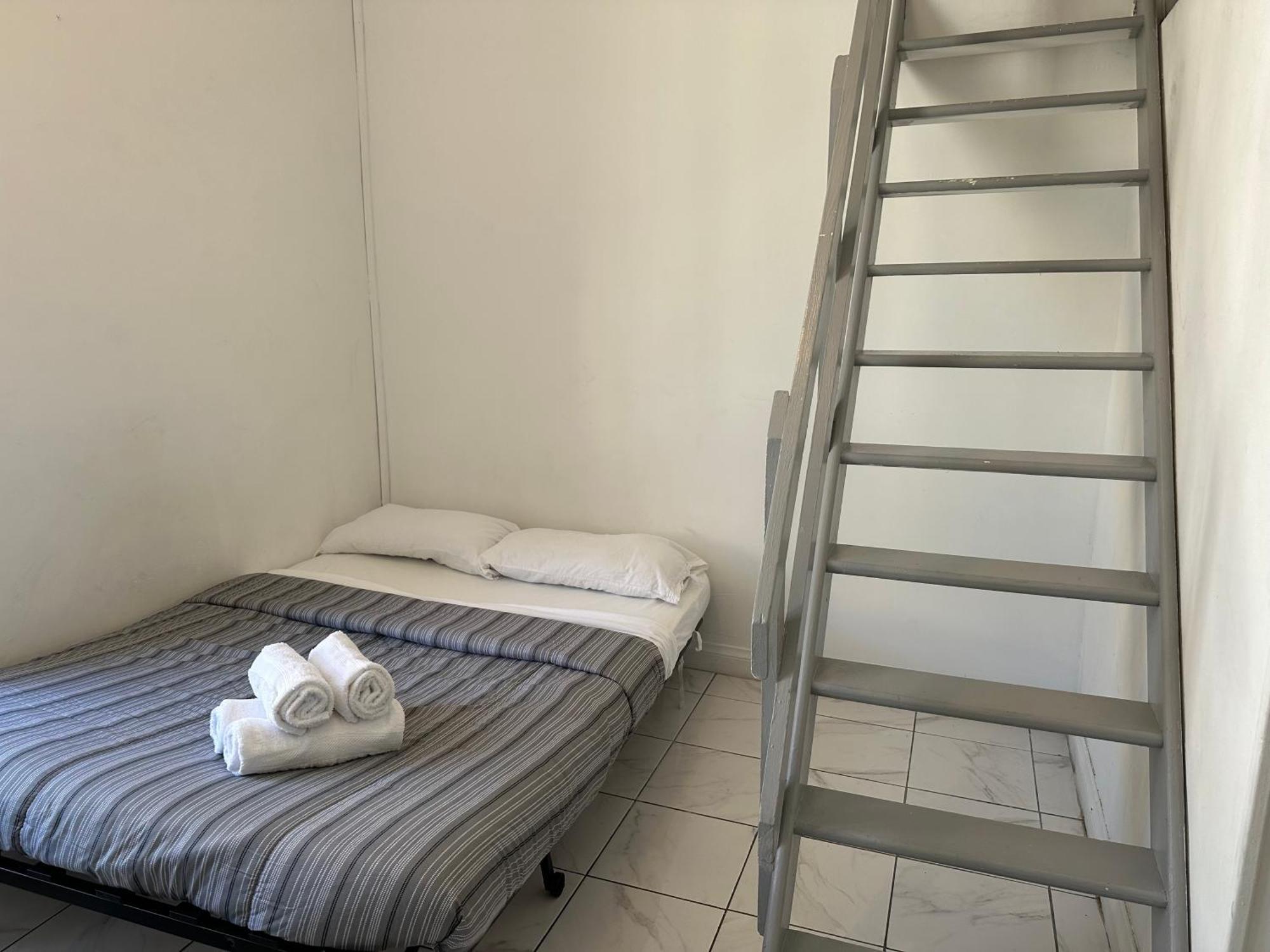 Les Balconnets Ap3 Centre Capsule hotel *