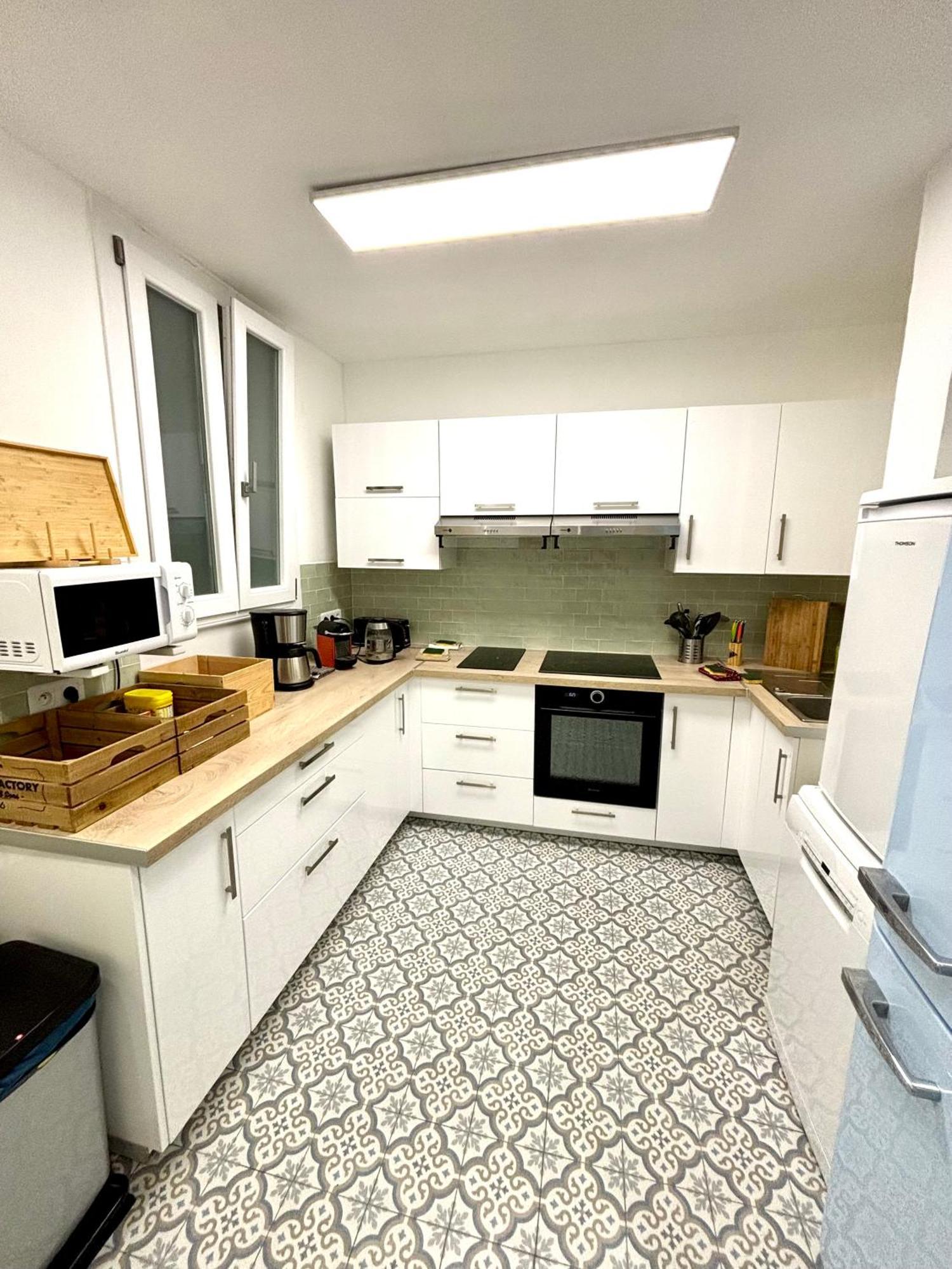 Homestay Les De Cedric Iconic Tram Gare Pour Personnes Calmes