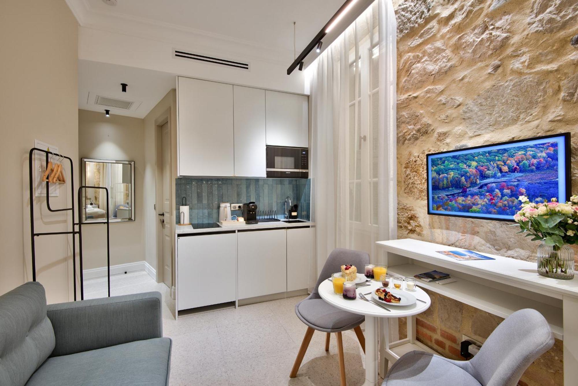 9 Alberti Centre * Nice