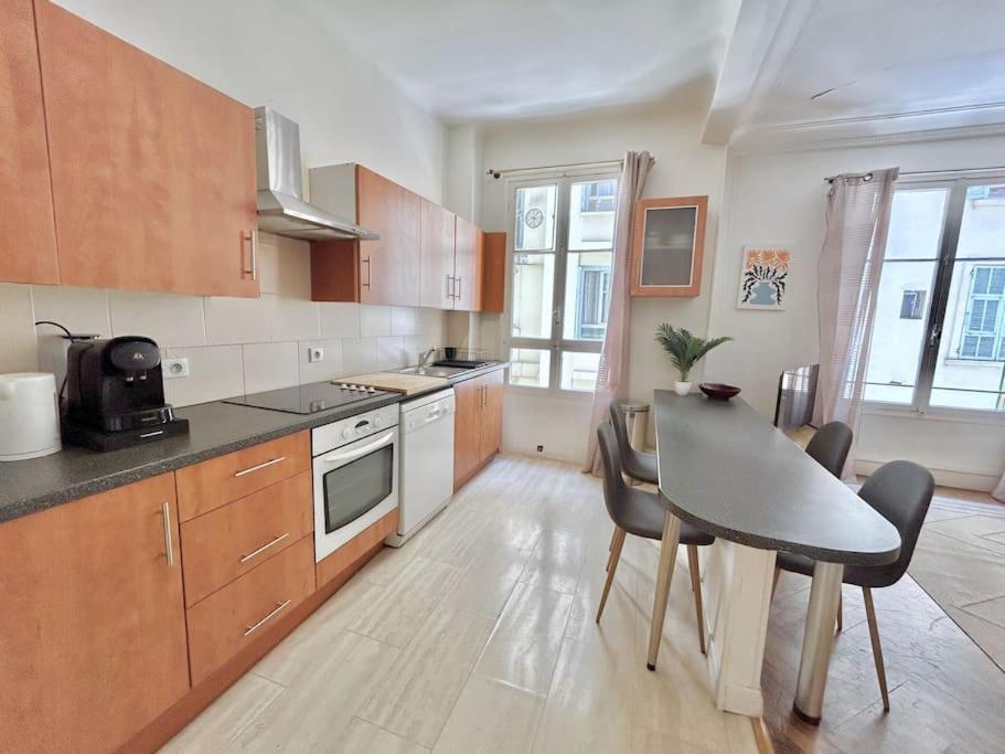 3p En Centre Ville, Spacieux Et Calme Apartment Nice