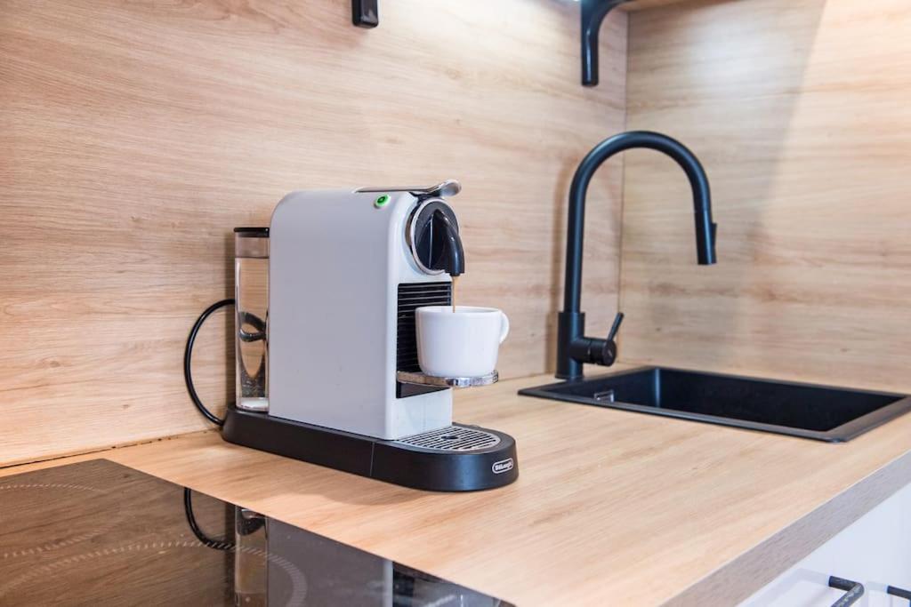 Apartment - - Superbe Avec Balcon - Centre - - *