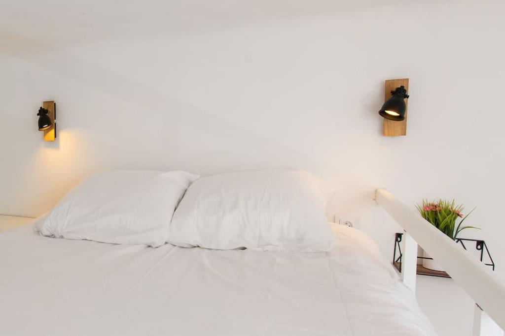 - - Superbe Avec Balcon - Centre - - *