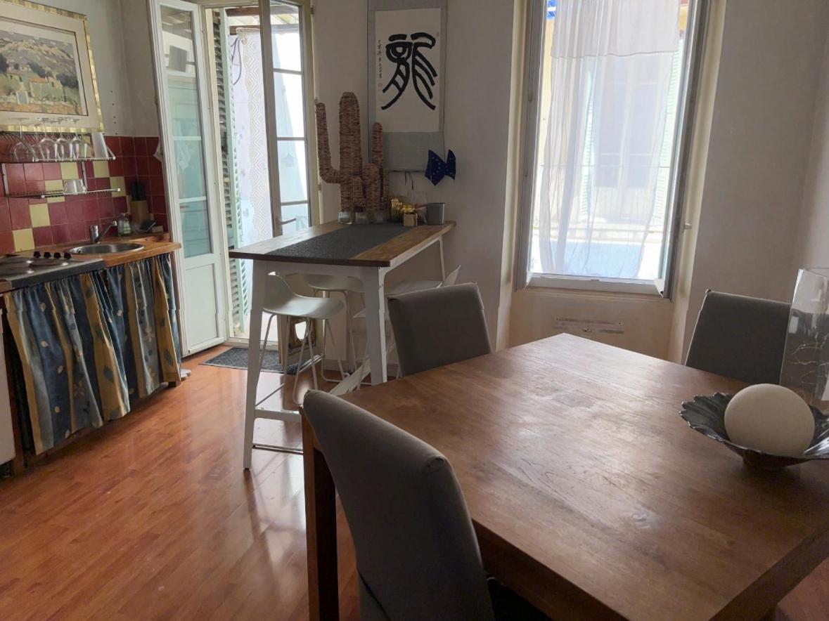 For Nudists Near Port In A Shared Campsite Nice