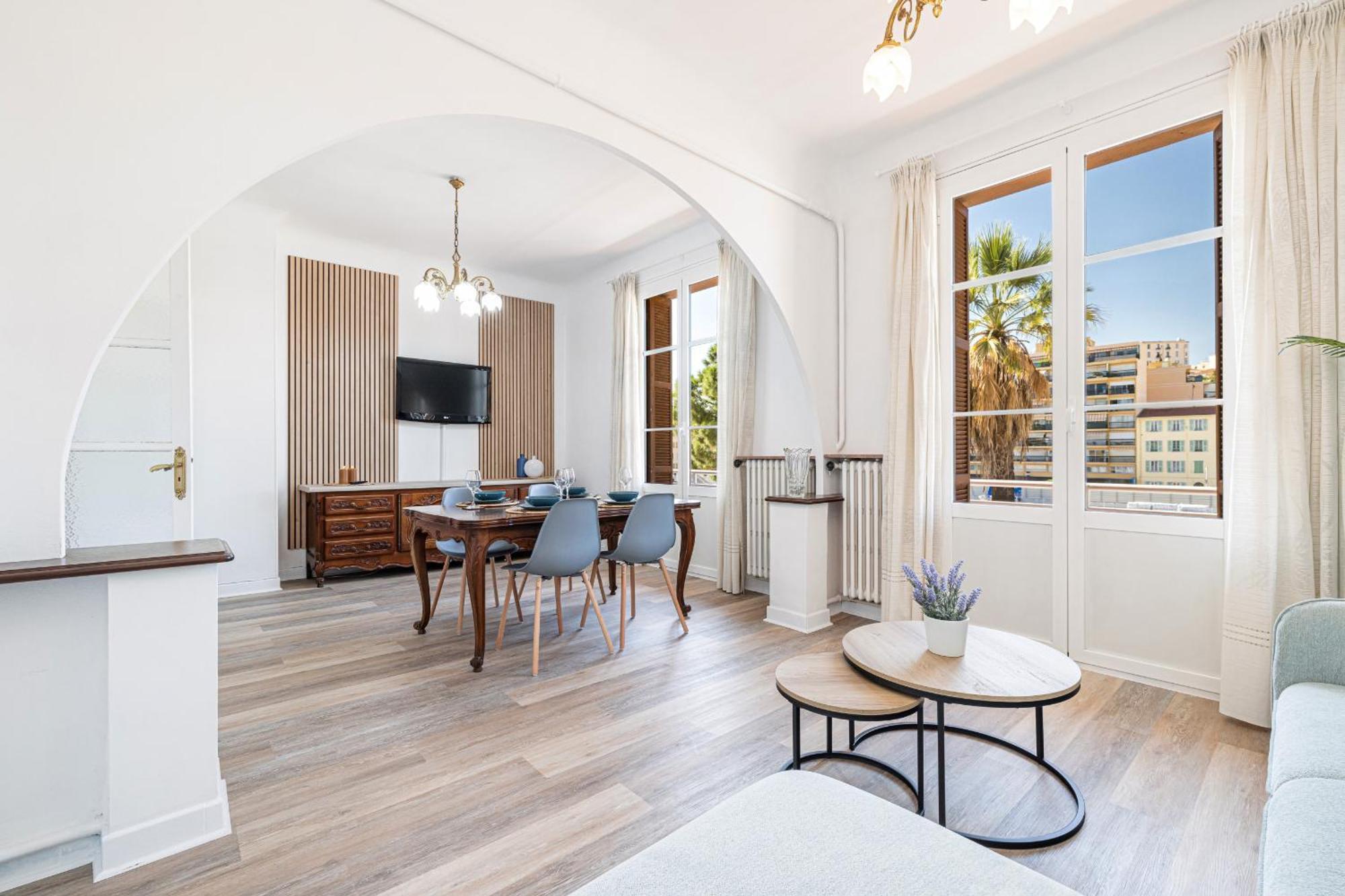 Large 2 Bdr & Garage Apartment Nice