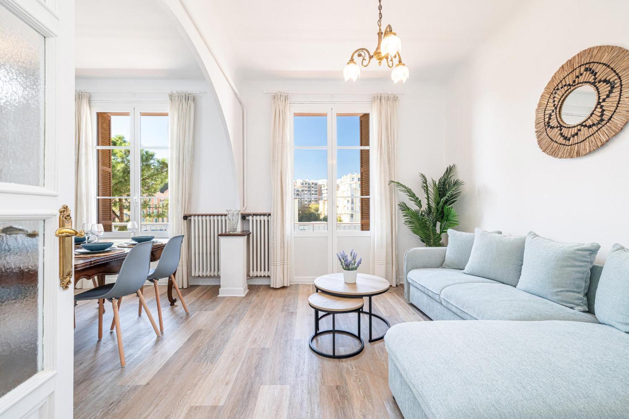 Large 2 Bdr & Garage Apartment