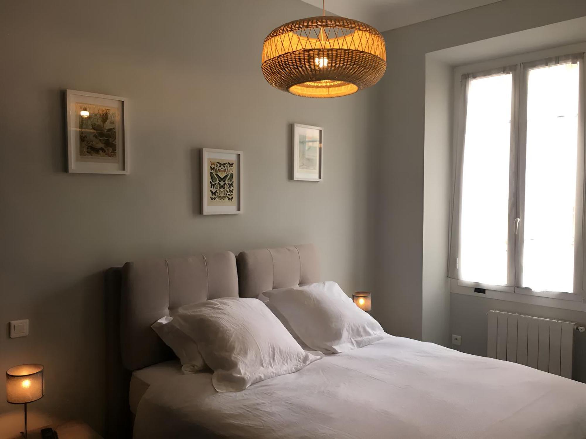 Stunning In The Gold Square Of Nice!