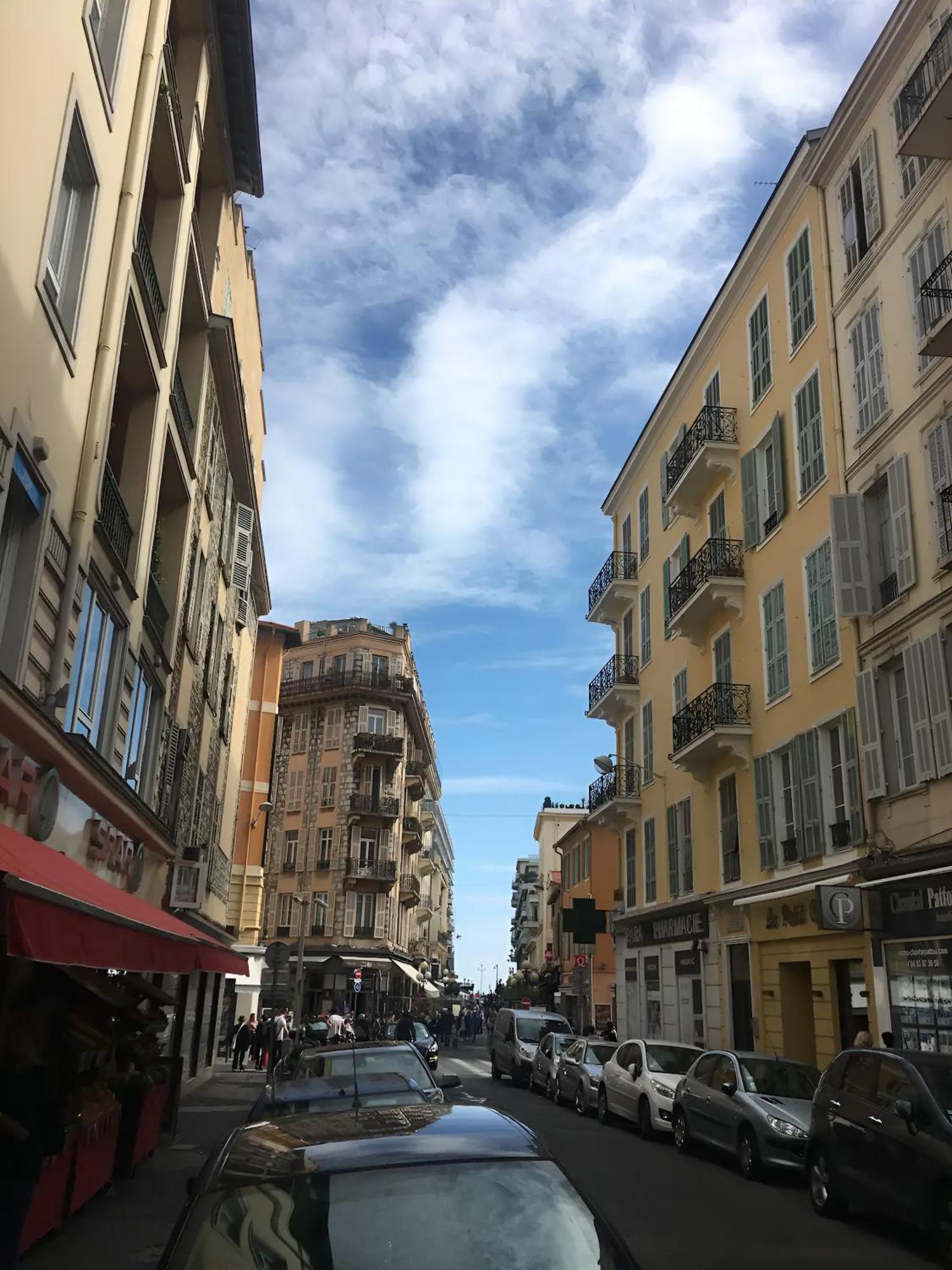 Stunning In The Gold Square Of Nice!