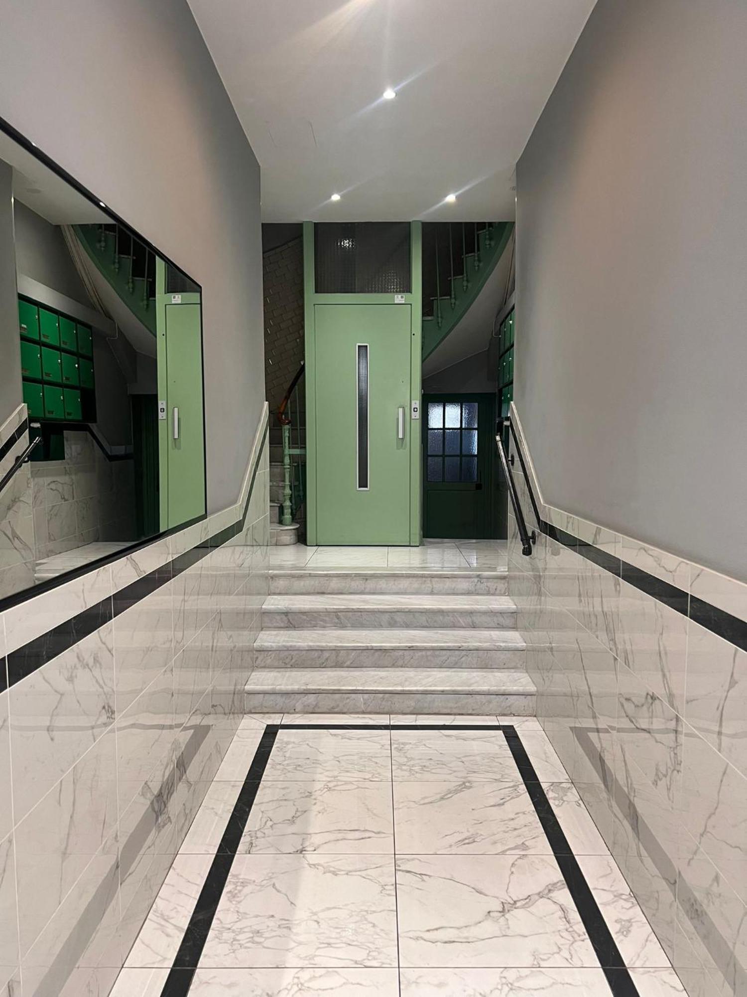 Stunning In The Gold Square Of Nice! * Nice