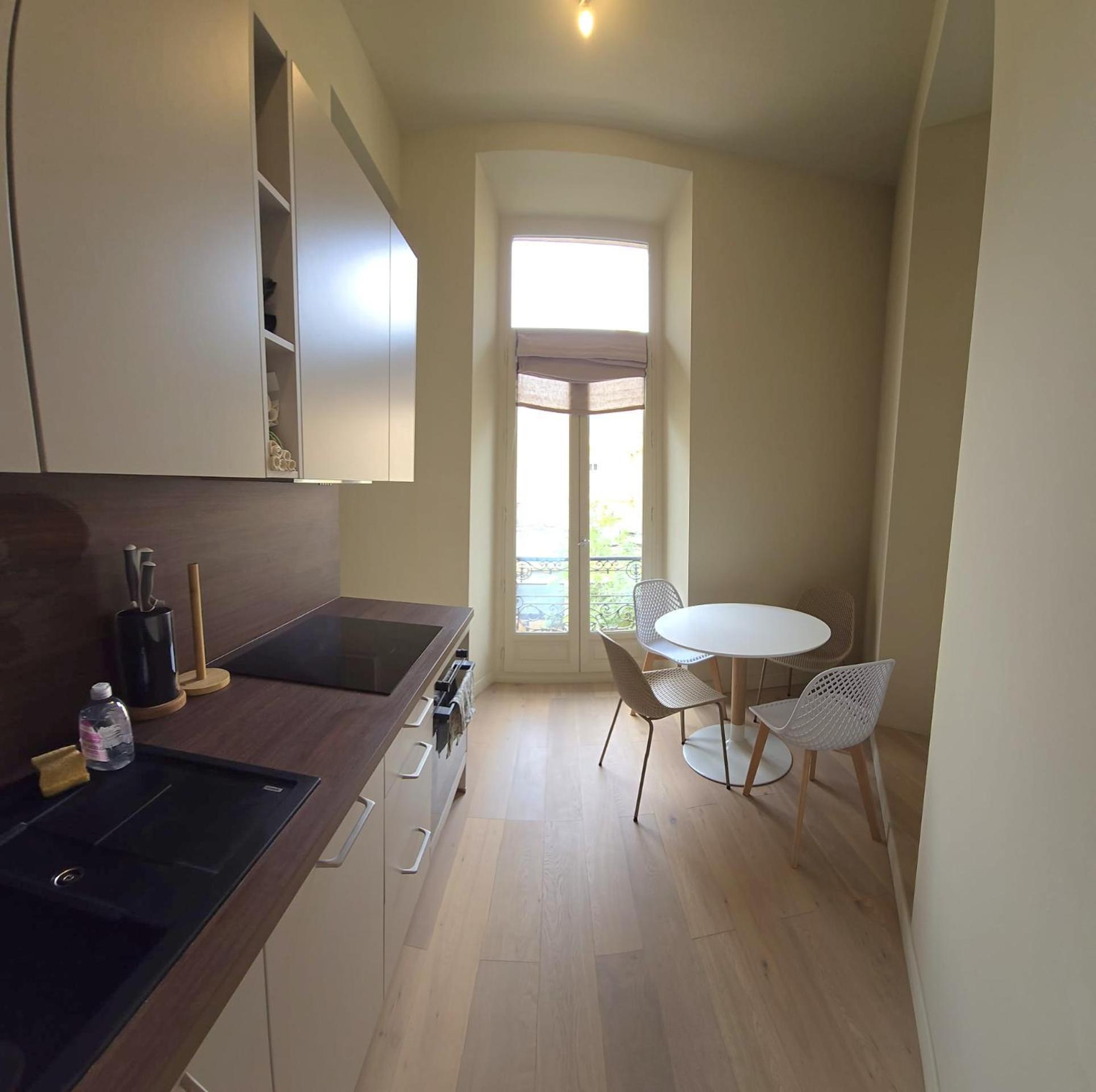 Apartment Place Magenta Nice