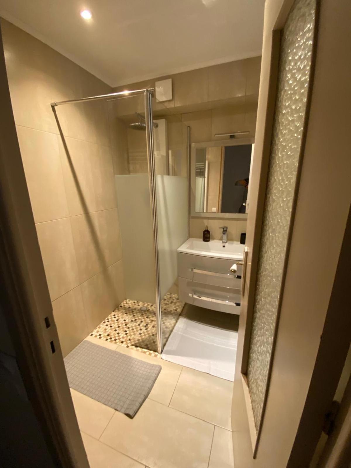 La Campagne En Piscine, Jardins Et 2 Confort Apartment