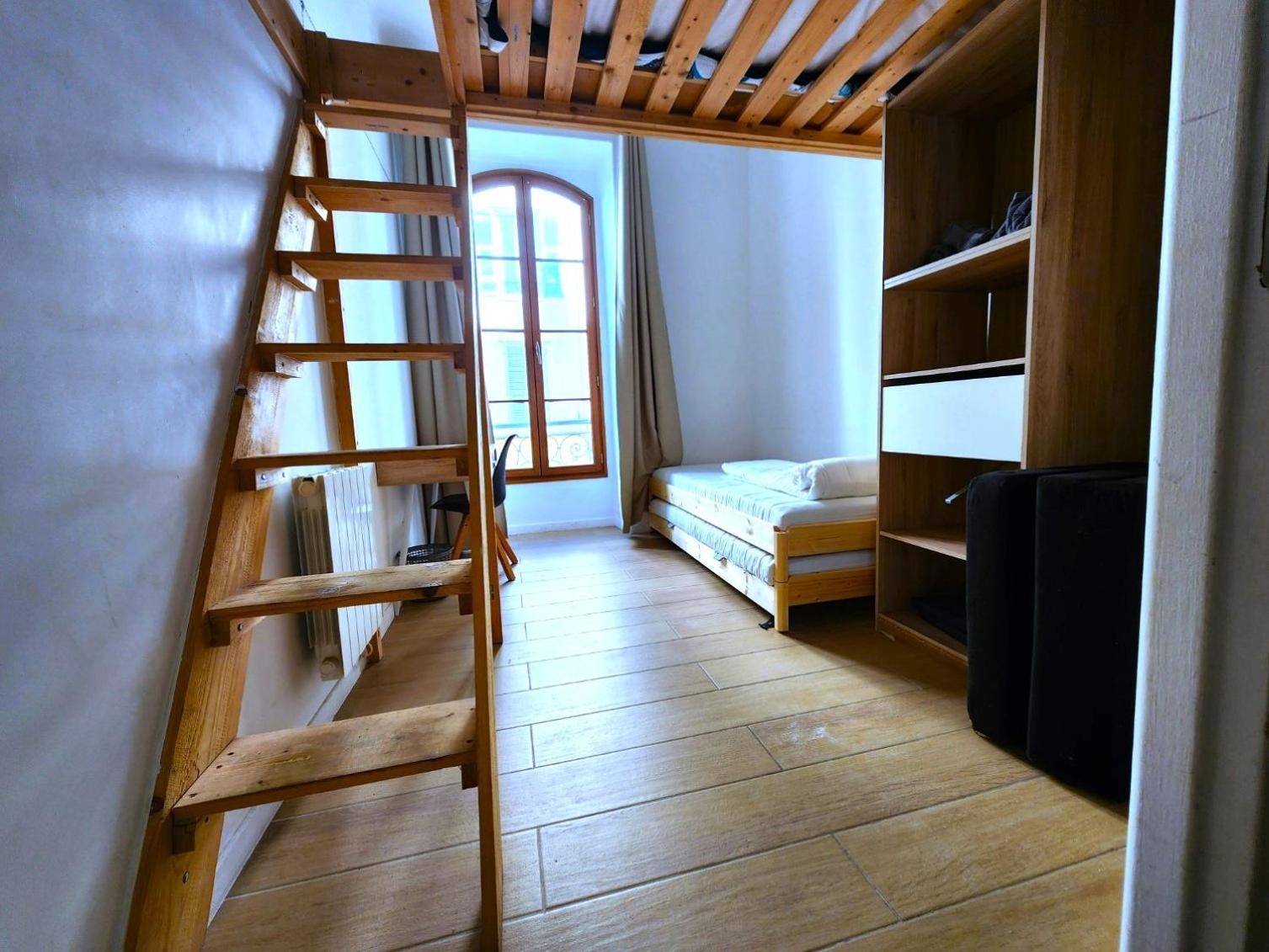 Apartment Big Flat - Le Cala - Center - 4 Bedrooms, Sleeps 13, Near Beach, Train Station, Parking, Wifi, Air Conditioning I Group I Business I Family