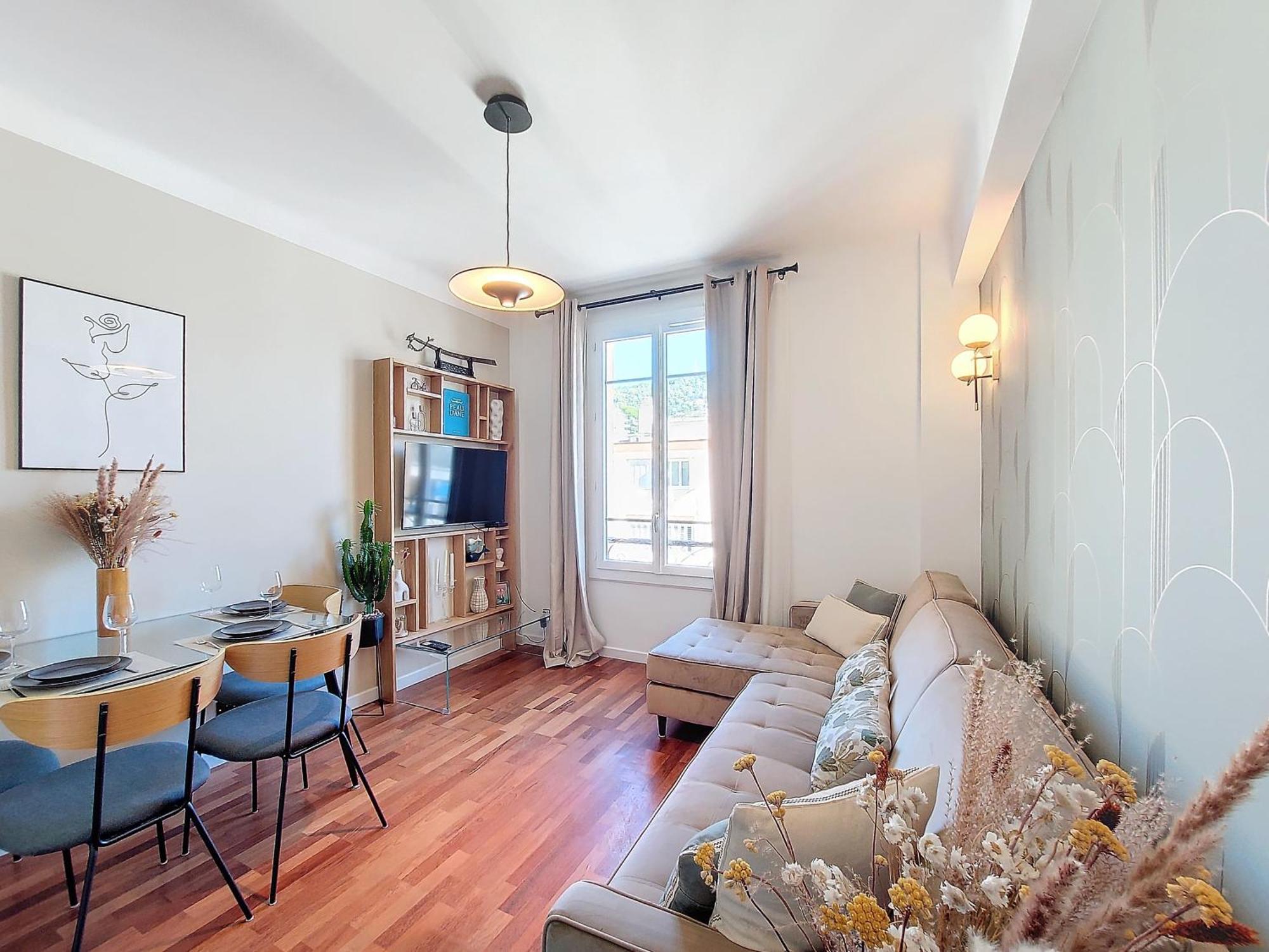 Nestor&jeeves - Fei - Port - Modern Nice