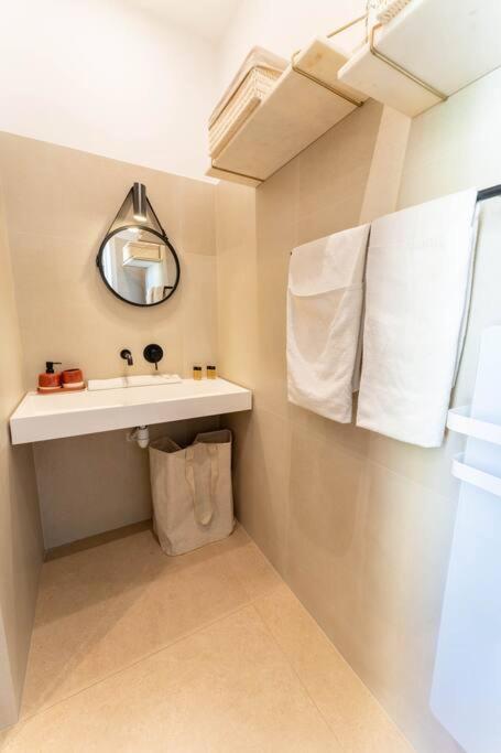 Superbe Deux Chambres, Centre Proche Port *