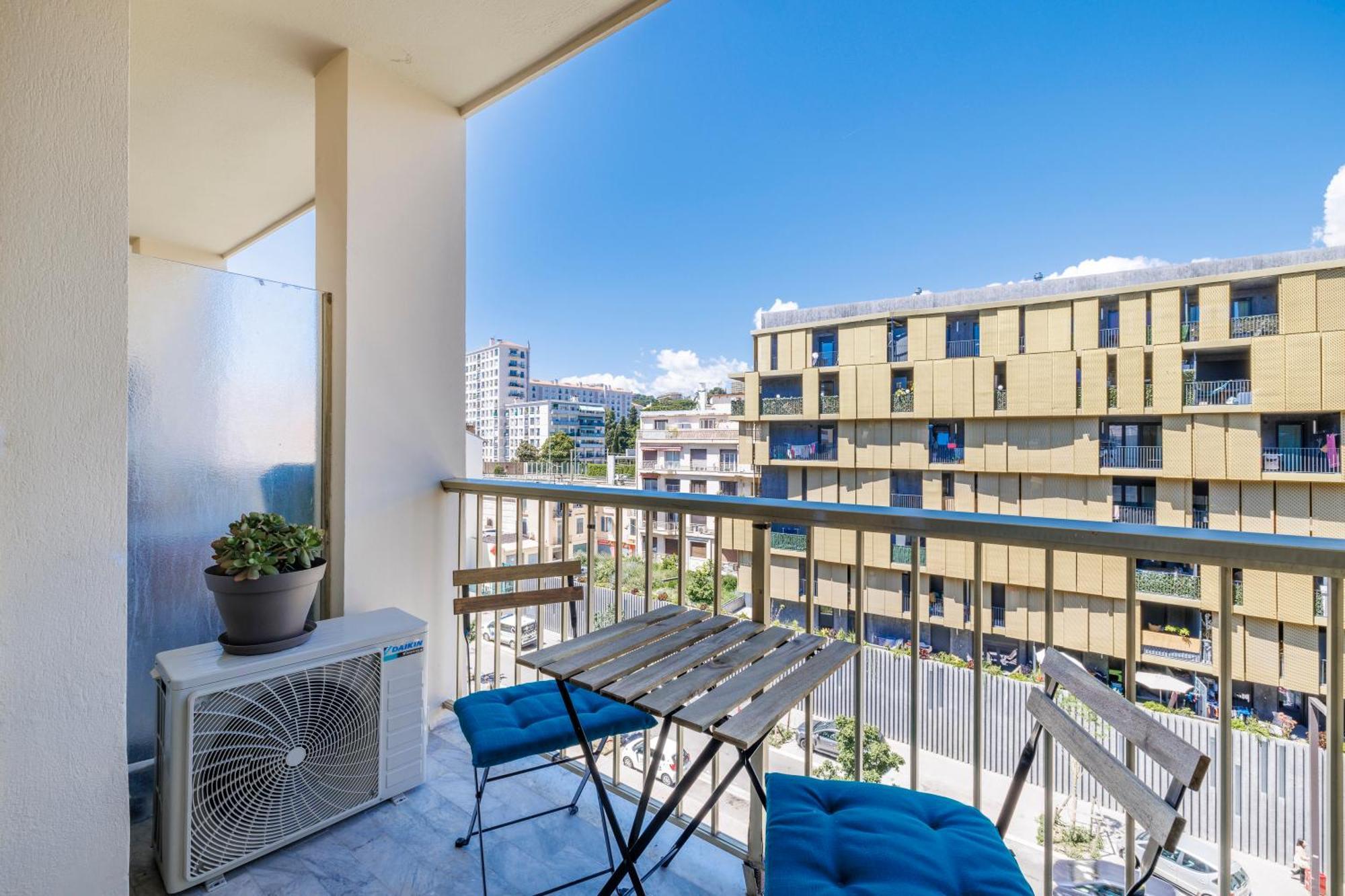 Elegant Avec Terrasse Proche Tramway *