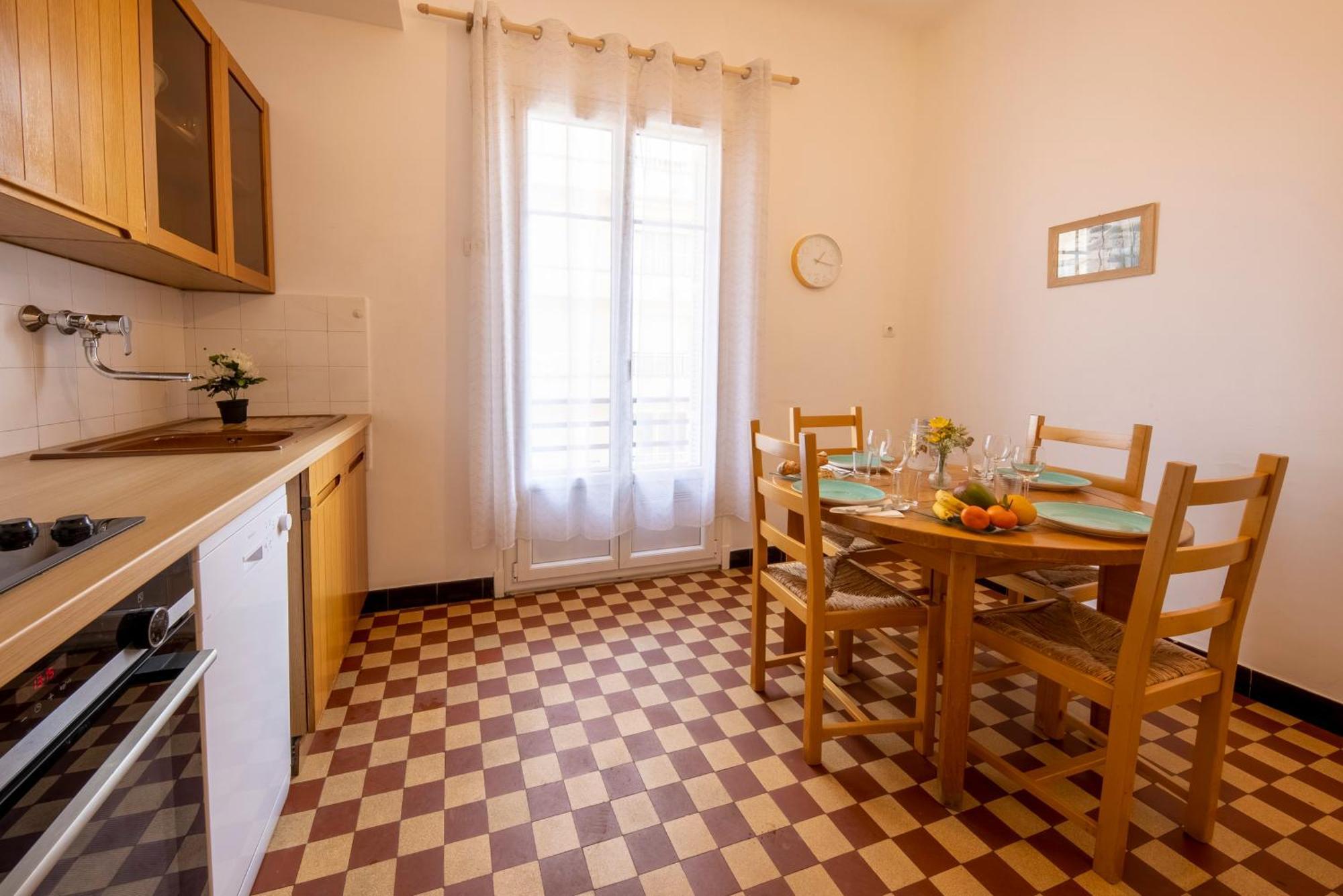 Apartment * Le Provencal * Cosy Flat 3 Min Walk From The Sea *