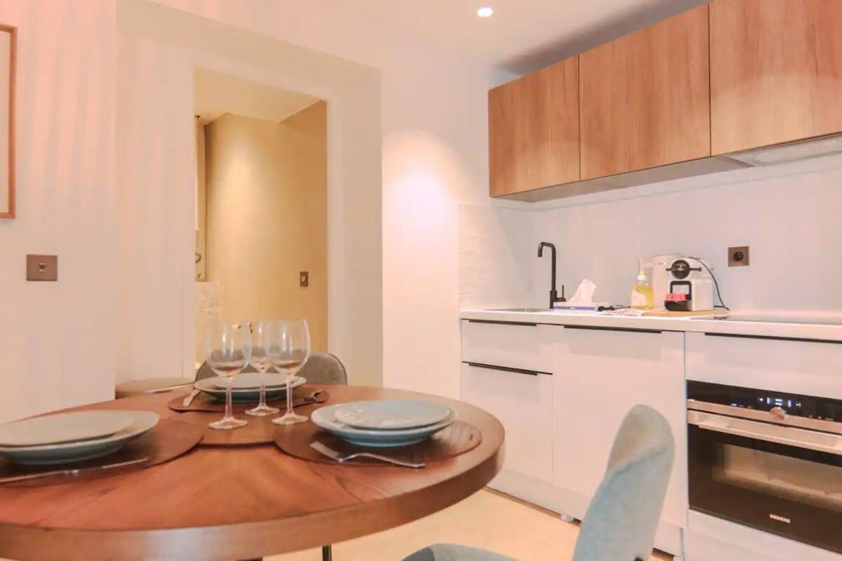 Angleterre 5 - Centre - 2 Pieces Mezzanine
