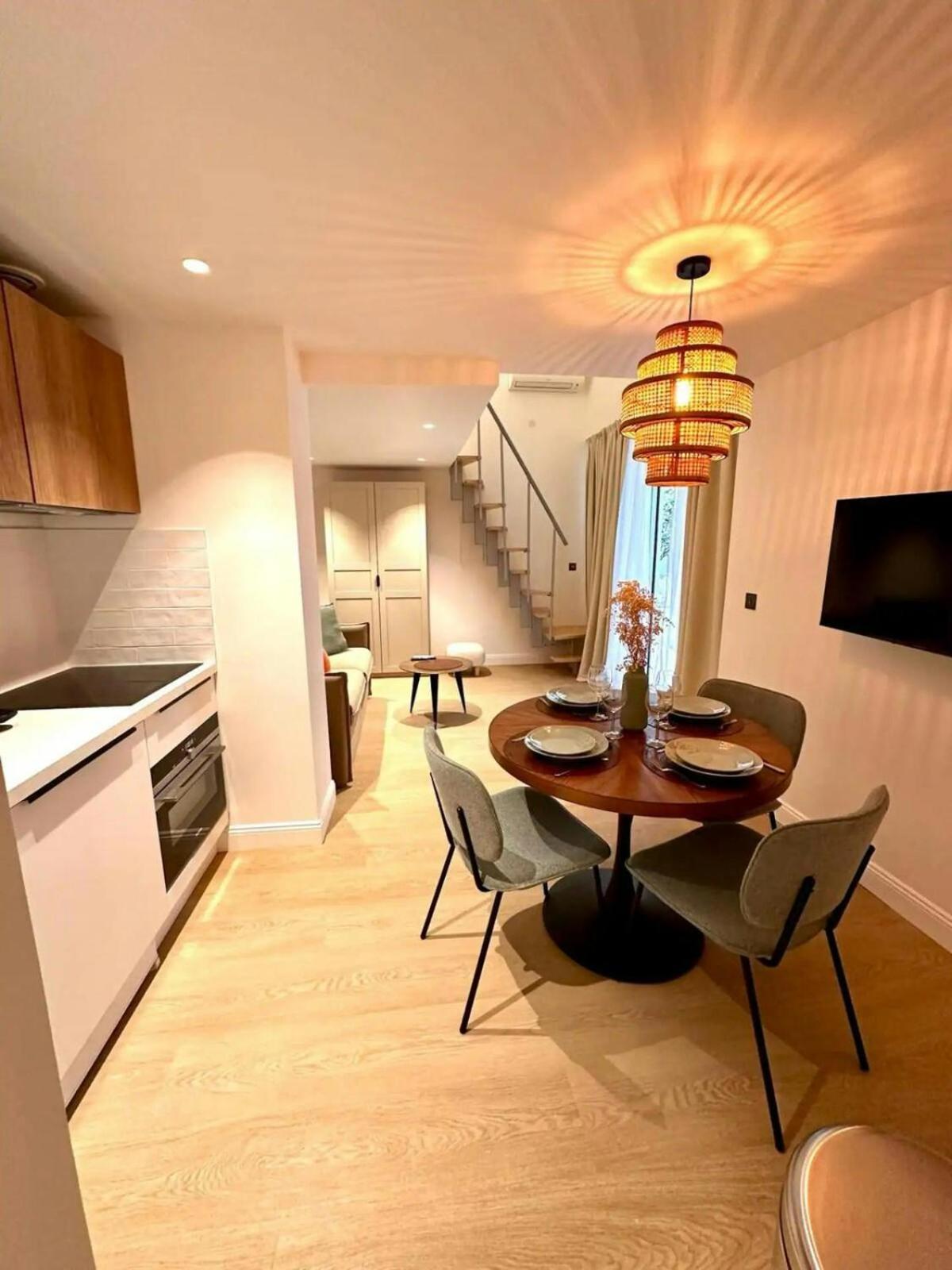 Angleterre 5 - Centre - 2 Pieces Mezzanine Apartment *