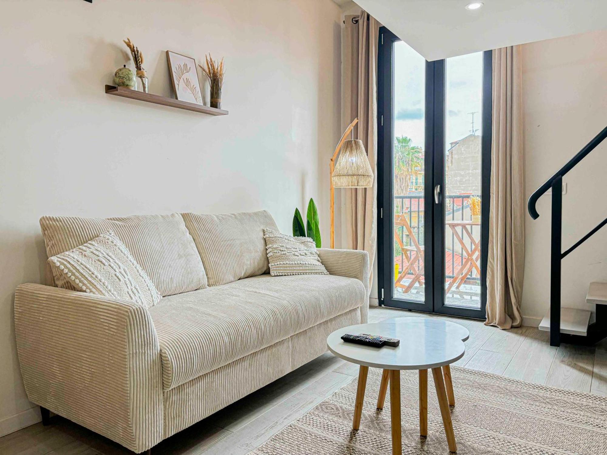 Potiers - Parking, Wifi, 2pers Nice