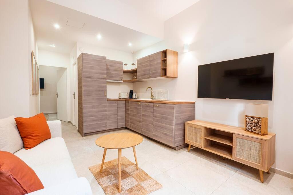 - - 10 Min De La * Nice