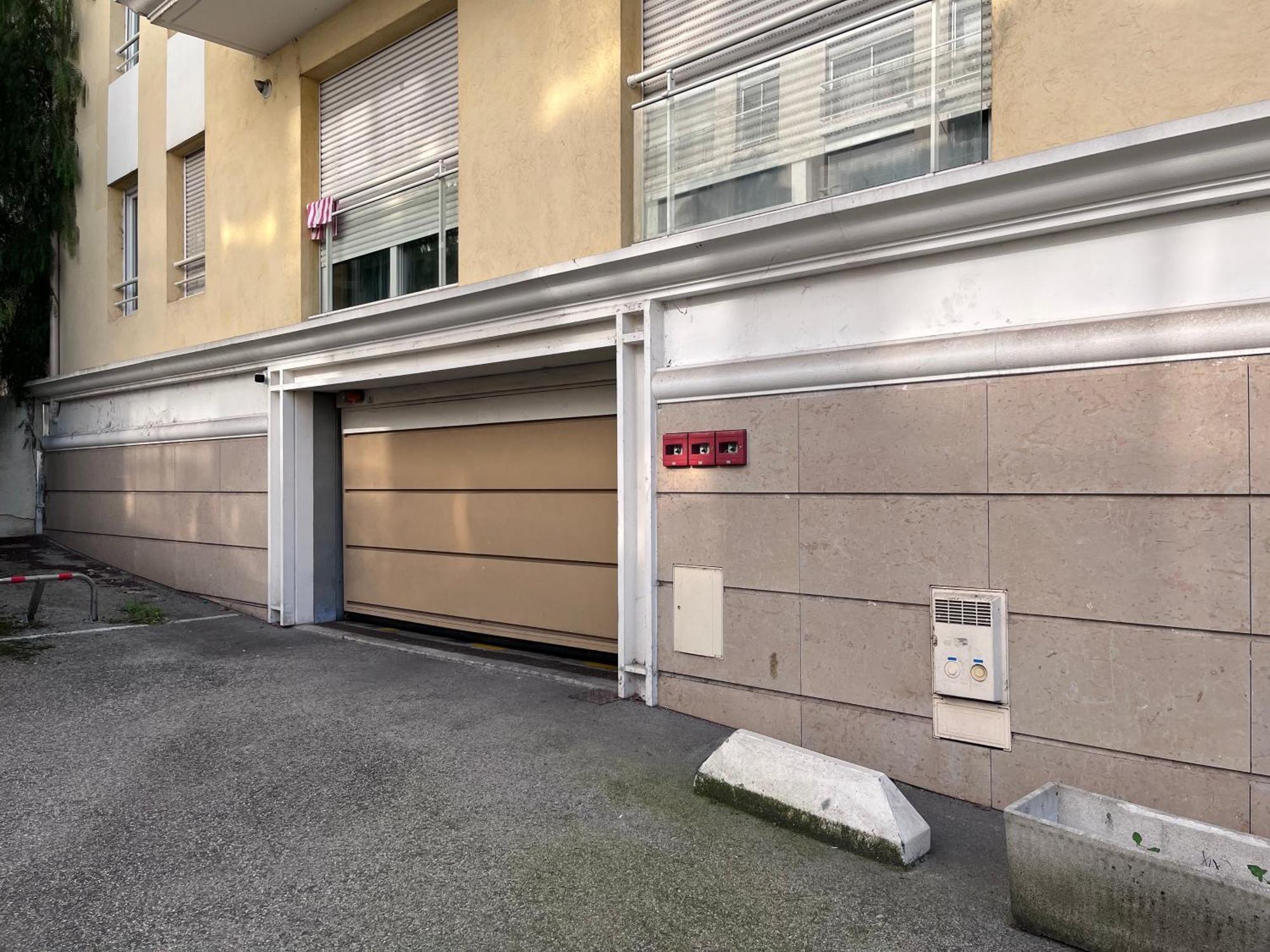 Apartment Terrasse Et Parking Prive Nice